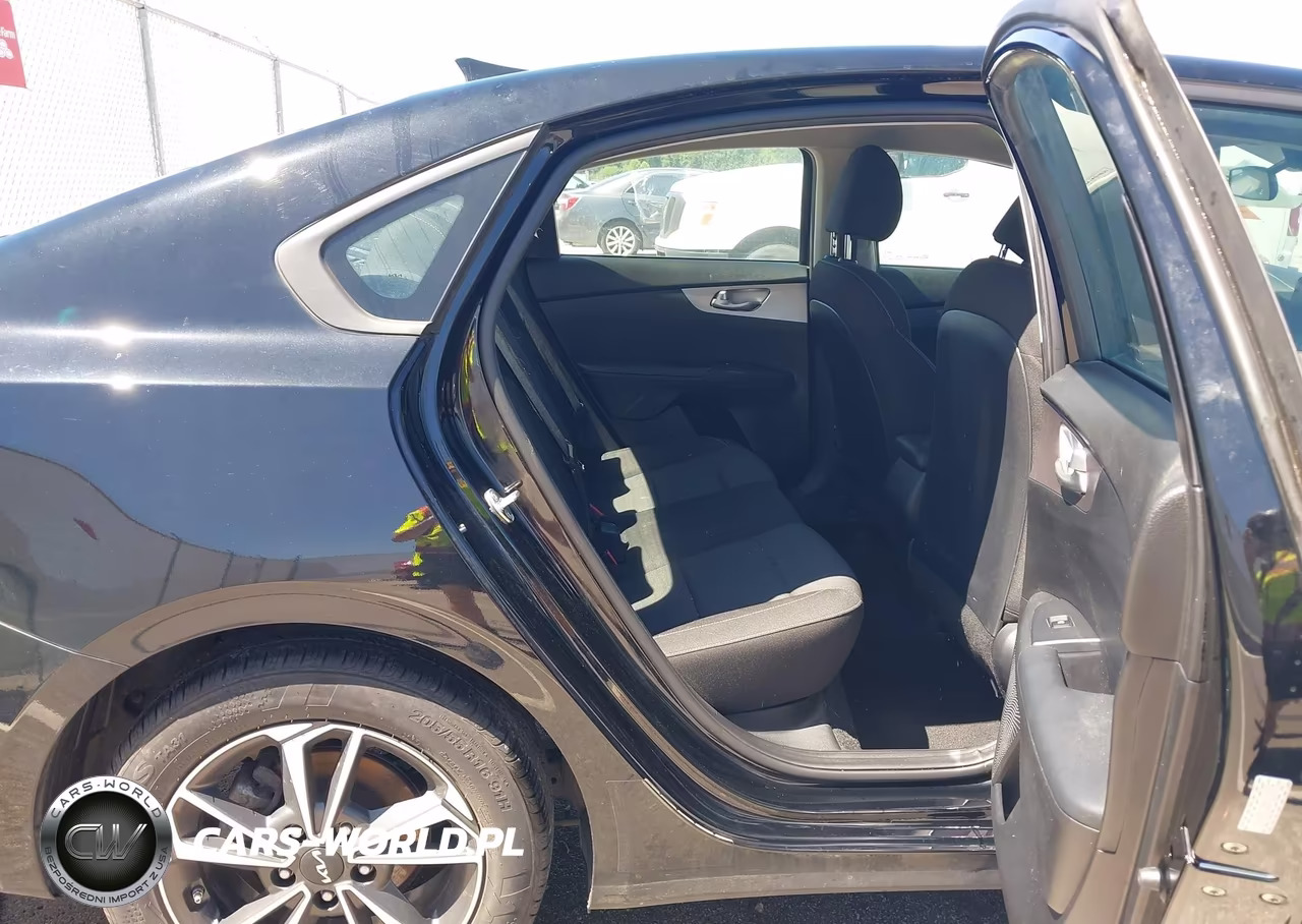 2024 Kia Forte Lxs VIN:3KPF24AD1RE699432 - 8