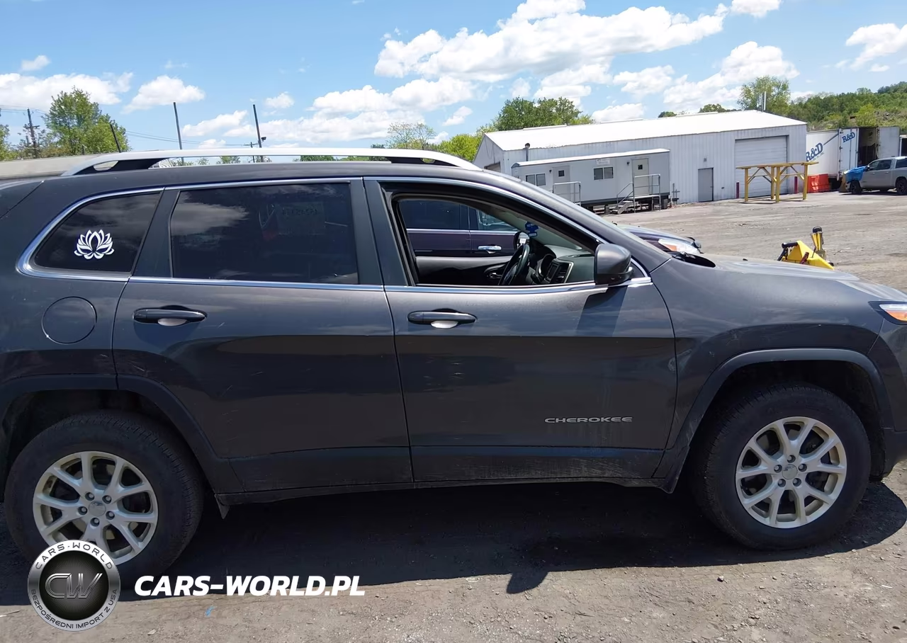 2017 Jeep Cherokee Latitude 4X4 VIN:1C4PJMCB3HW632886 - 13