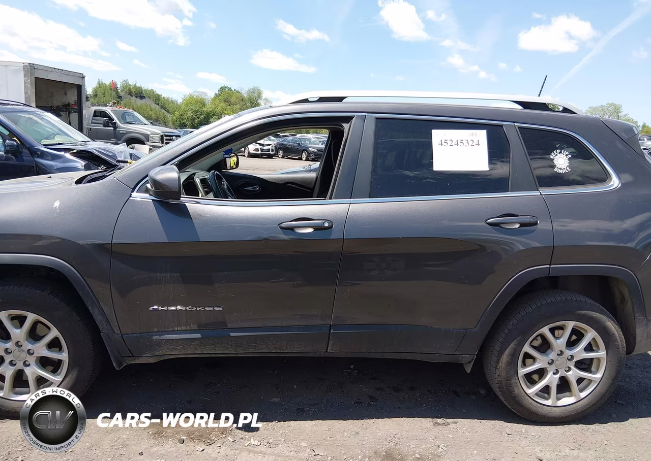 2017 Jeep Cherokee Latitude 4X4 VIN:1C4PJMCB3HW632886 - 14