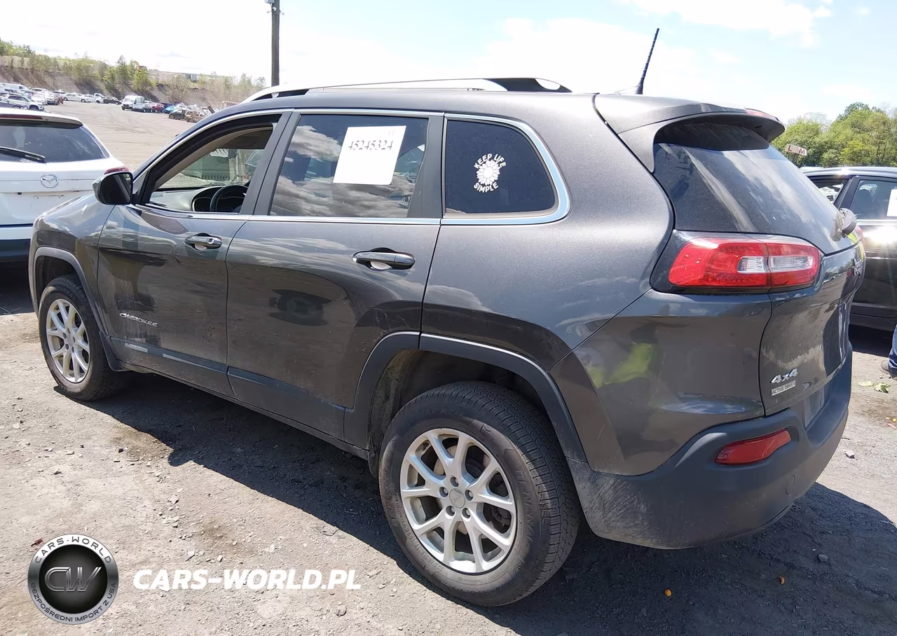 2017 Jeep Cherokee Latitude 4X4 VIN:1C4PJMCB3HW632886 - 3