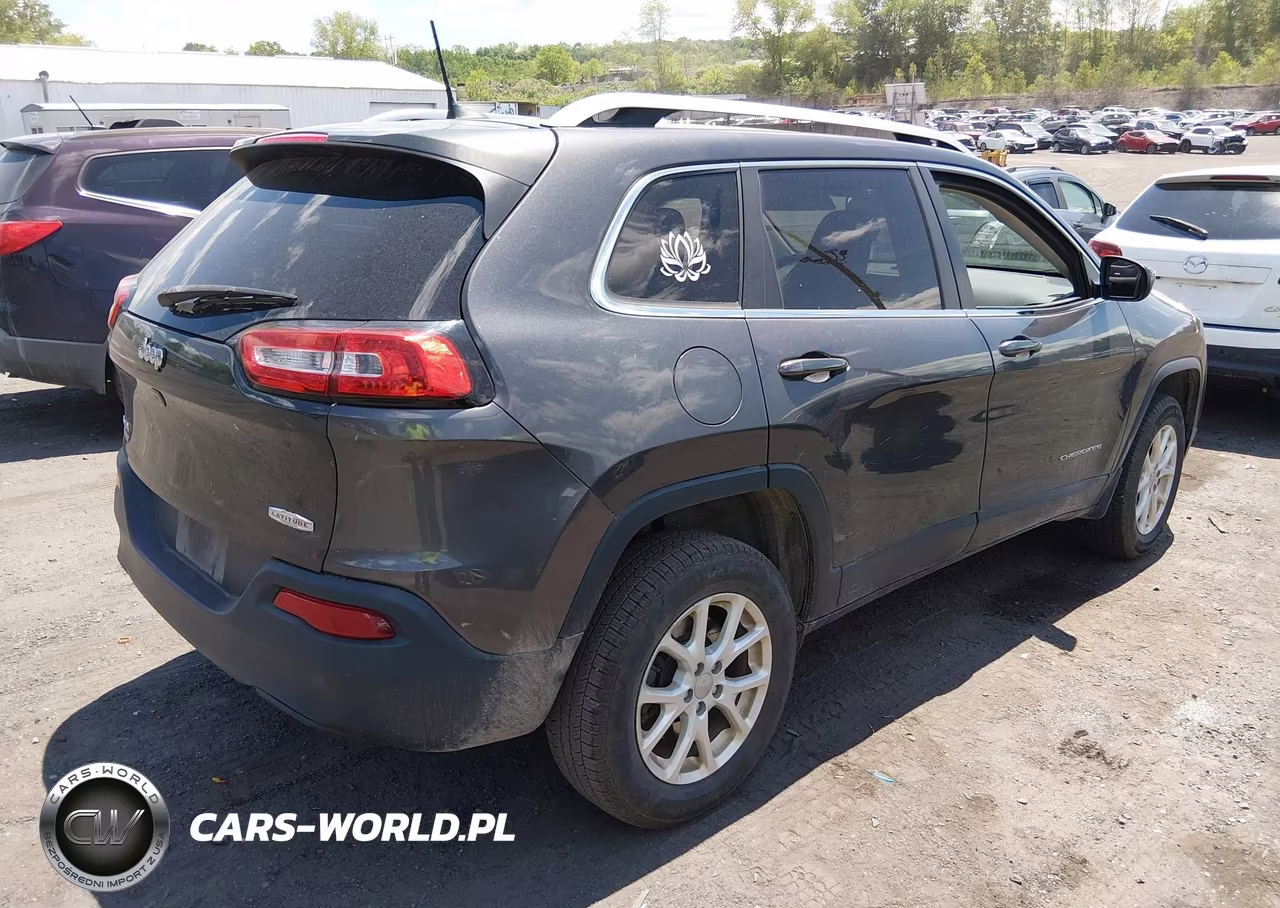 2017 Jeep Cherokee Latitude 4X4 VIN:1C4PJMCB3HW632886 - 4