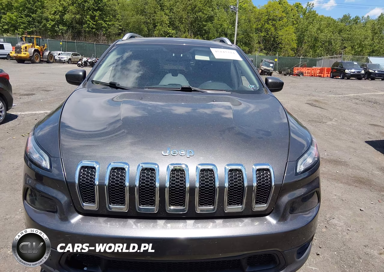 2017 Jeep Cherokee Latitude 4X4 VIN:1C4PJMCB3HW632886 - 6