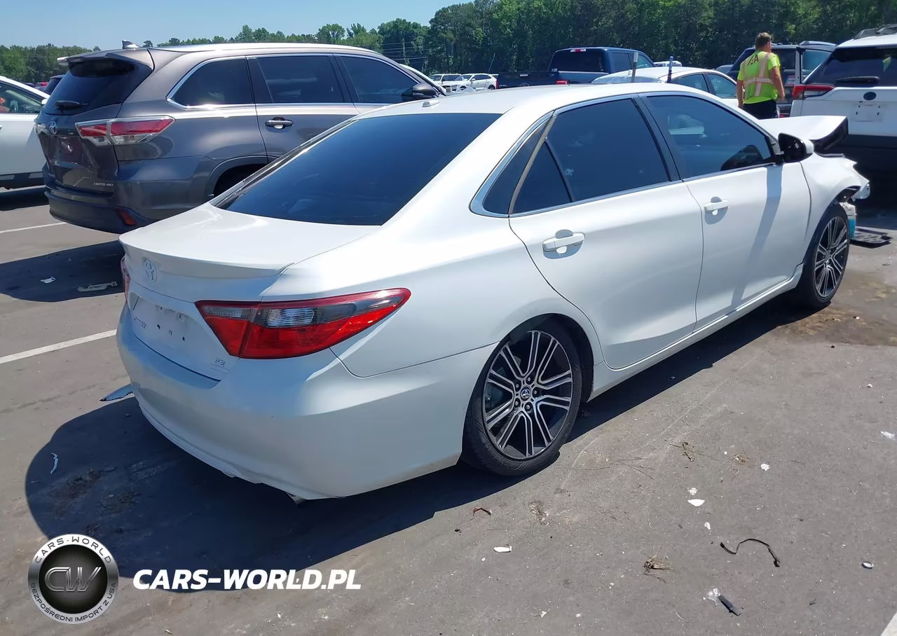 2016 Toyota Camry Se VIN:4T1BF1FK5GU164218 - 4