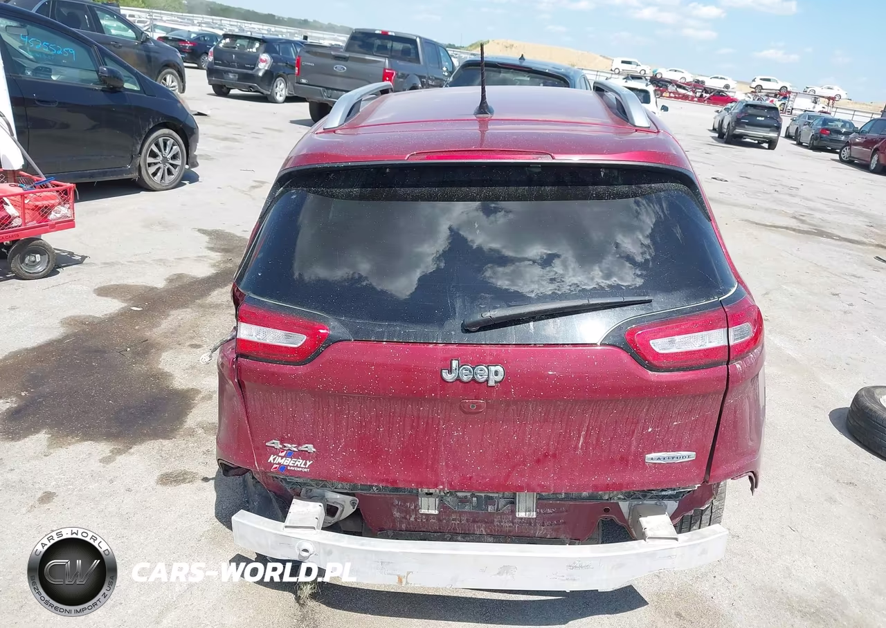 2015 Jeep Cherokee Latitude VIN:1C4PJMCB3FW660281 - 17