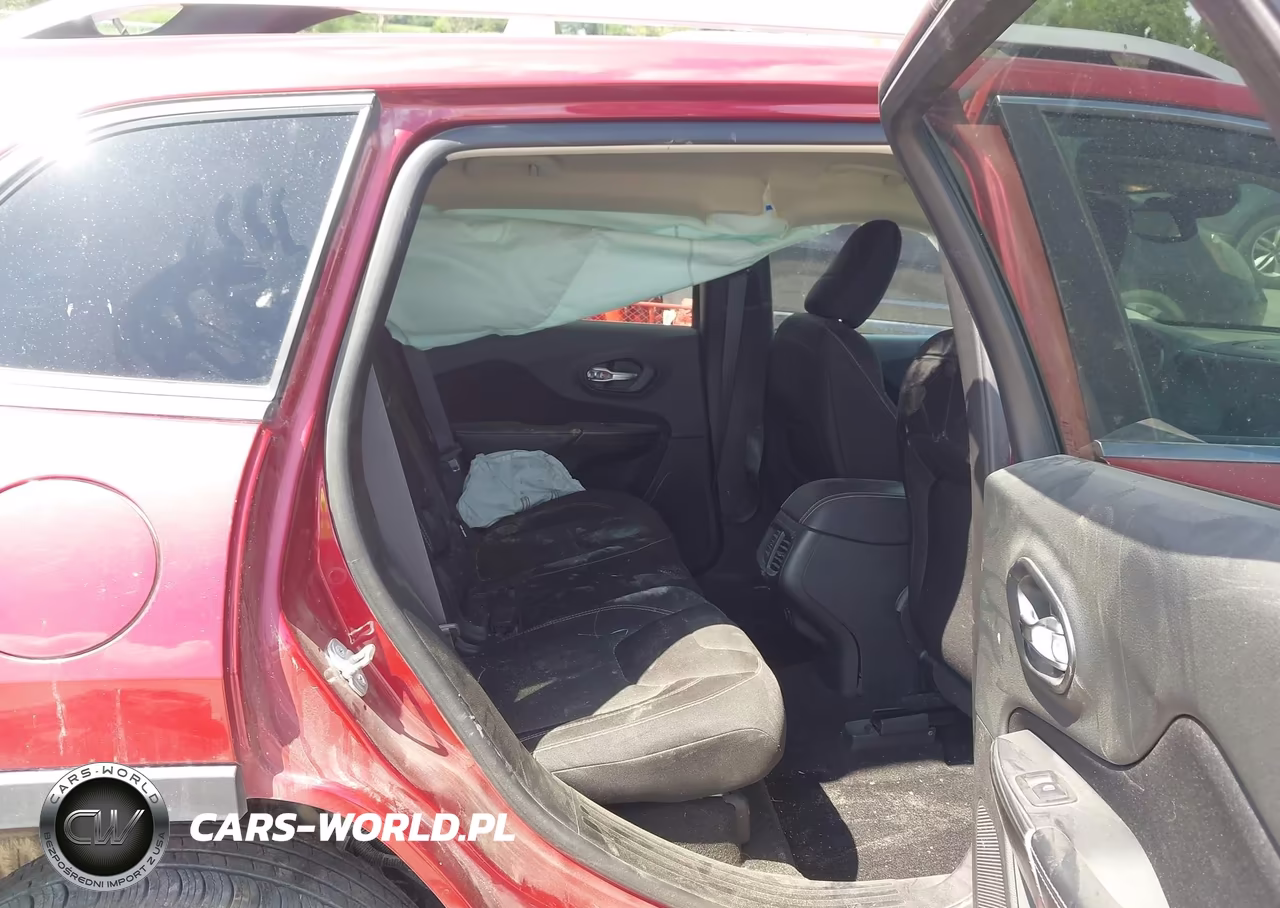 2015 Jeep Cherokee Latitude VIN:1C4PJMCB3FW660281 - 8