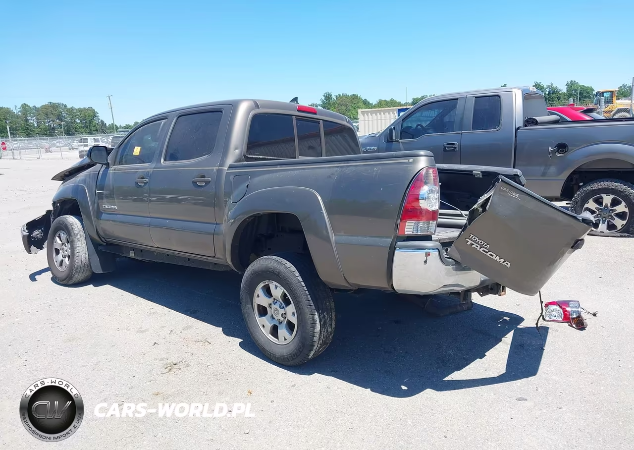 2015 Toyota Tacoma Prerunner V6 VIN:5TFJU4GN9FX083736 - 3