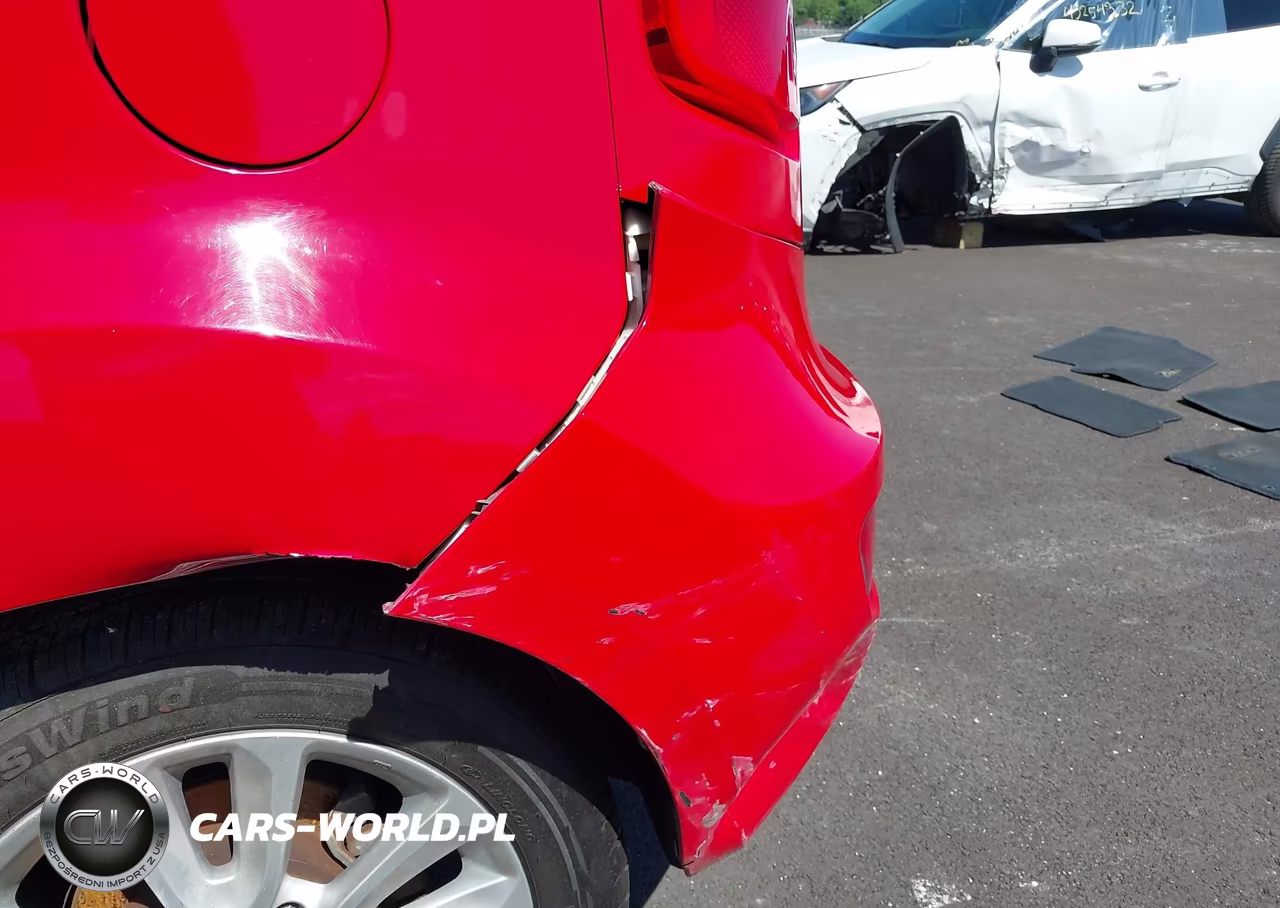 2012 Kia Soul + VIN:KNDJT2A66C7438253 - 6