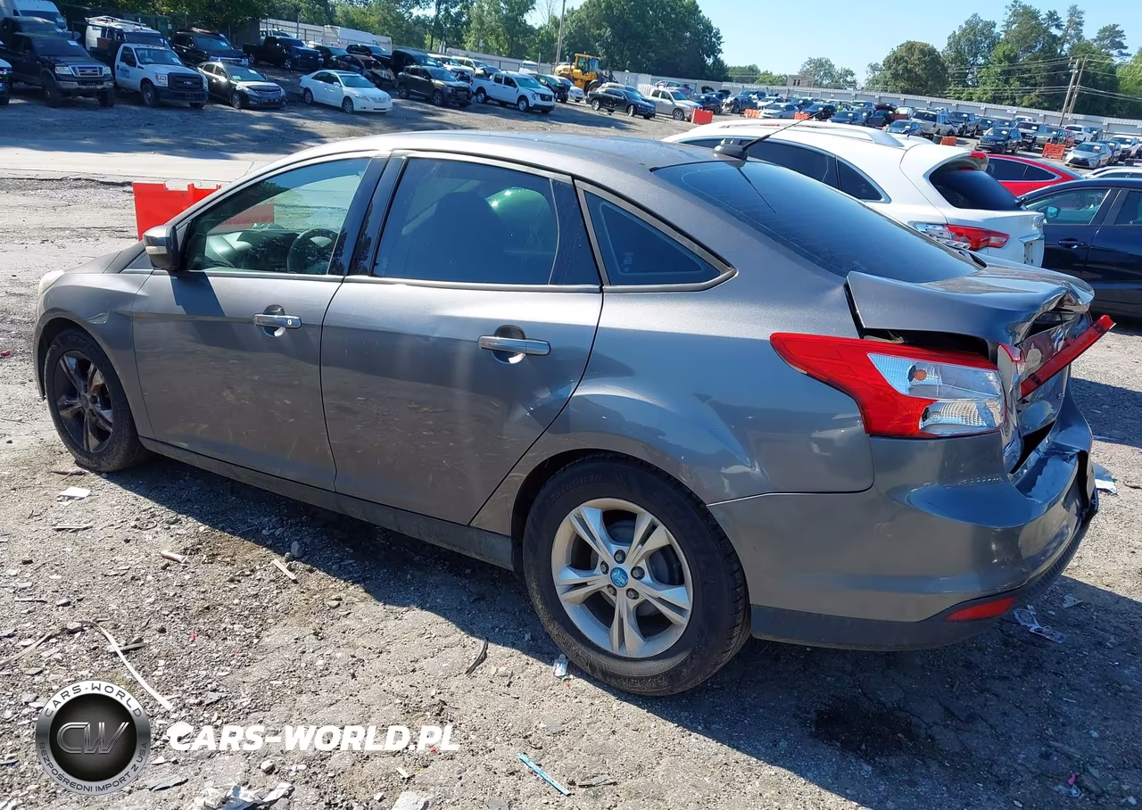 2013 Ford Focus Se VIN:1FADP3F22DL272373 - 3