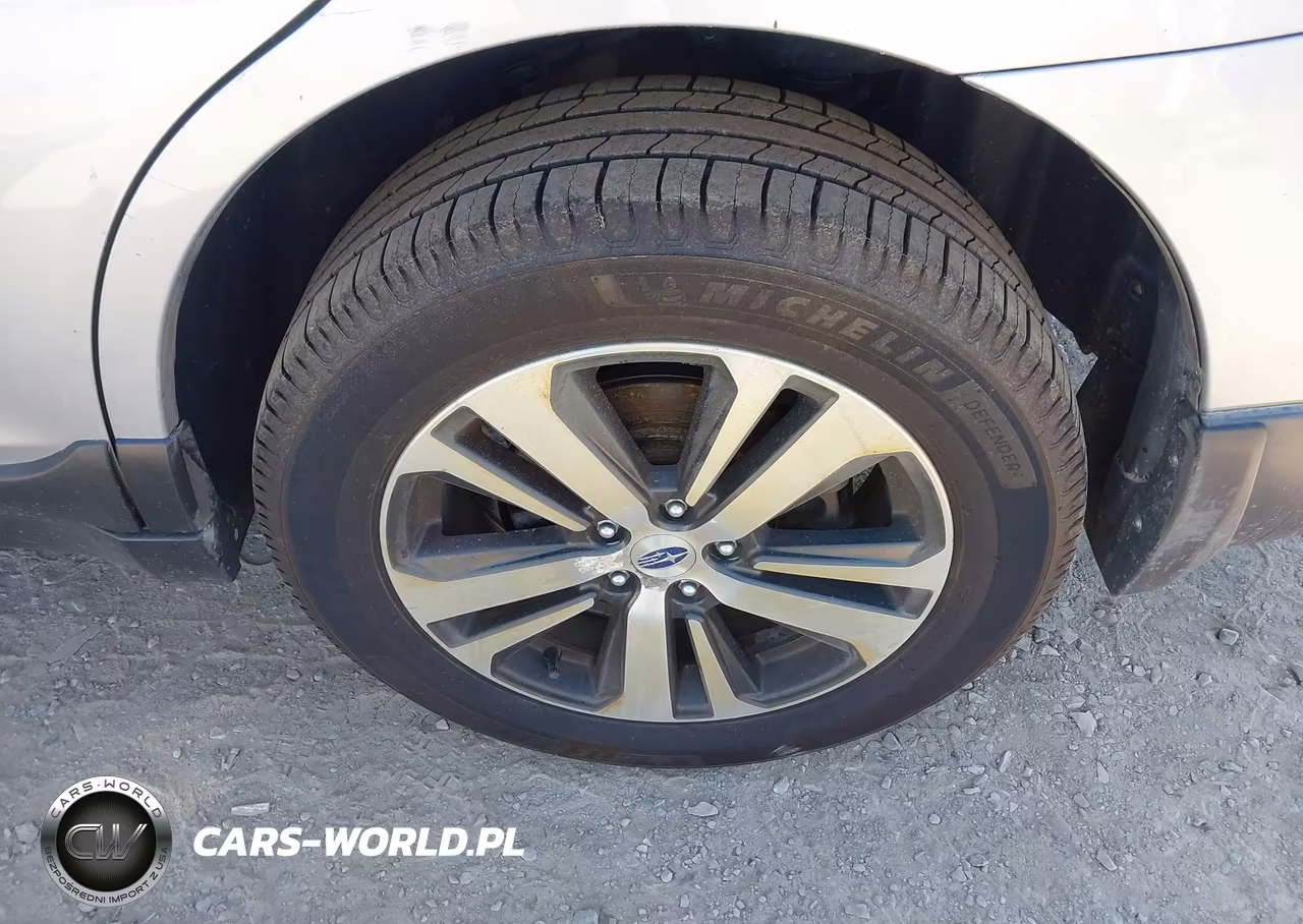 2019 Subaru Outback 3.6R Limited VIN:4S4BSENC9K3328579 - 18