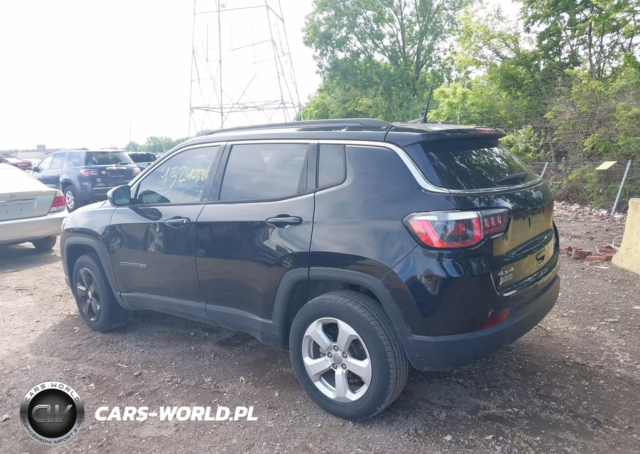 2018 Jeep Compass Latitude 4X4 VIN:3C4NJDBB3JT201629 - 3