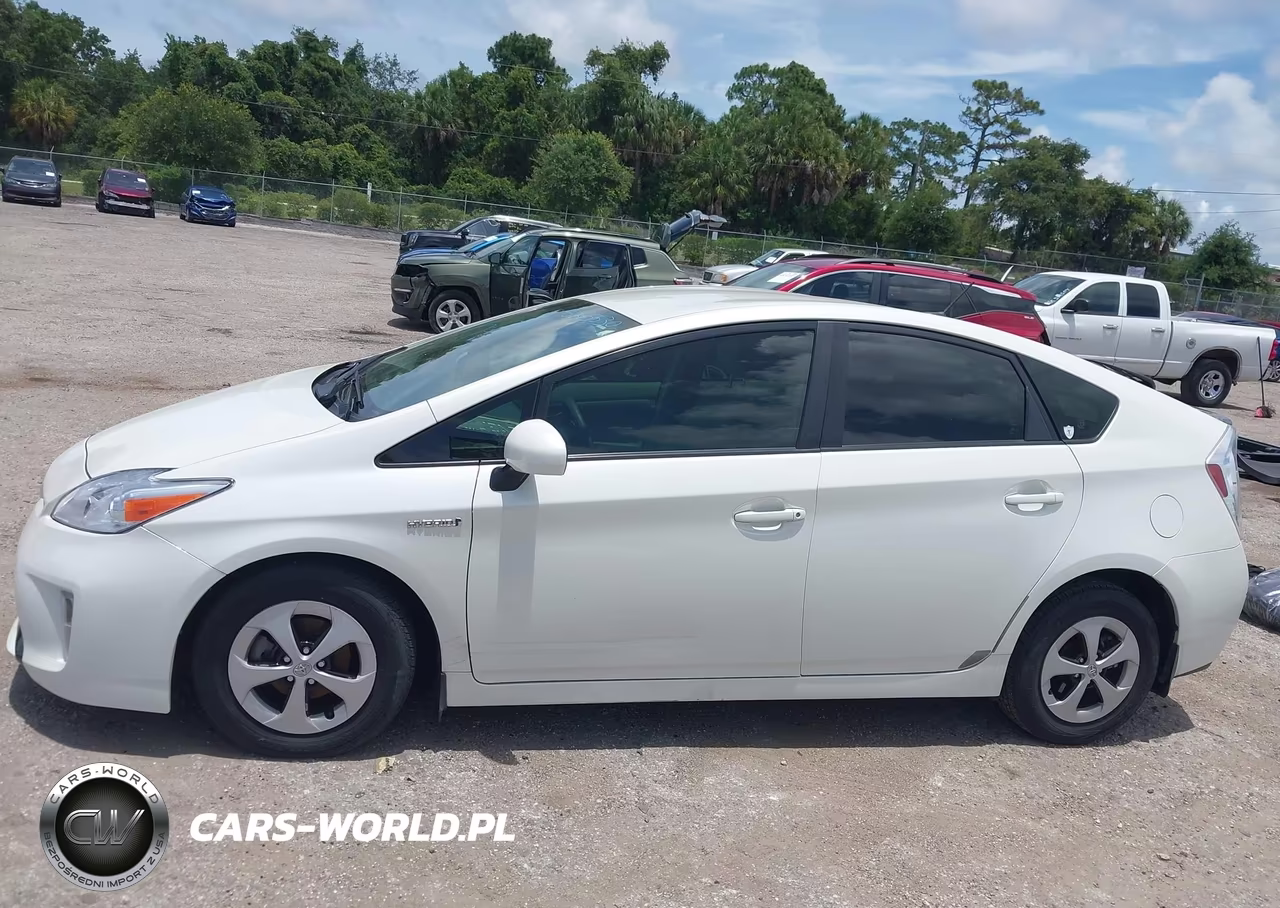 2014 Toyota Prius Three VIN:JTDKN3DUXE1754646 - 14