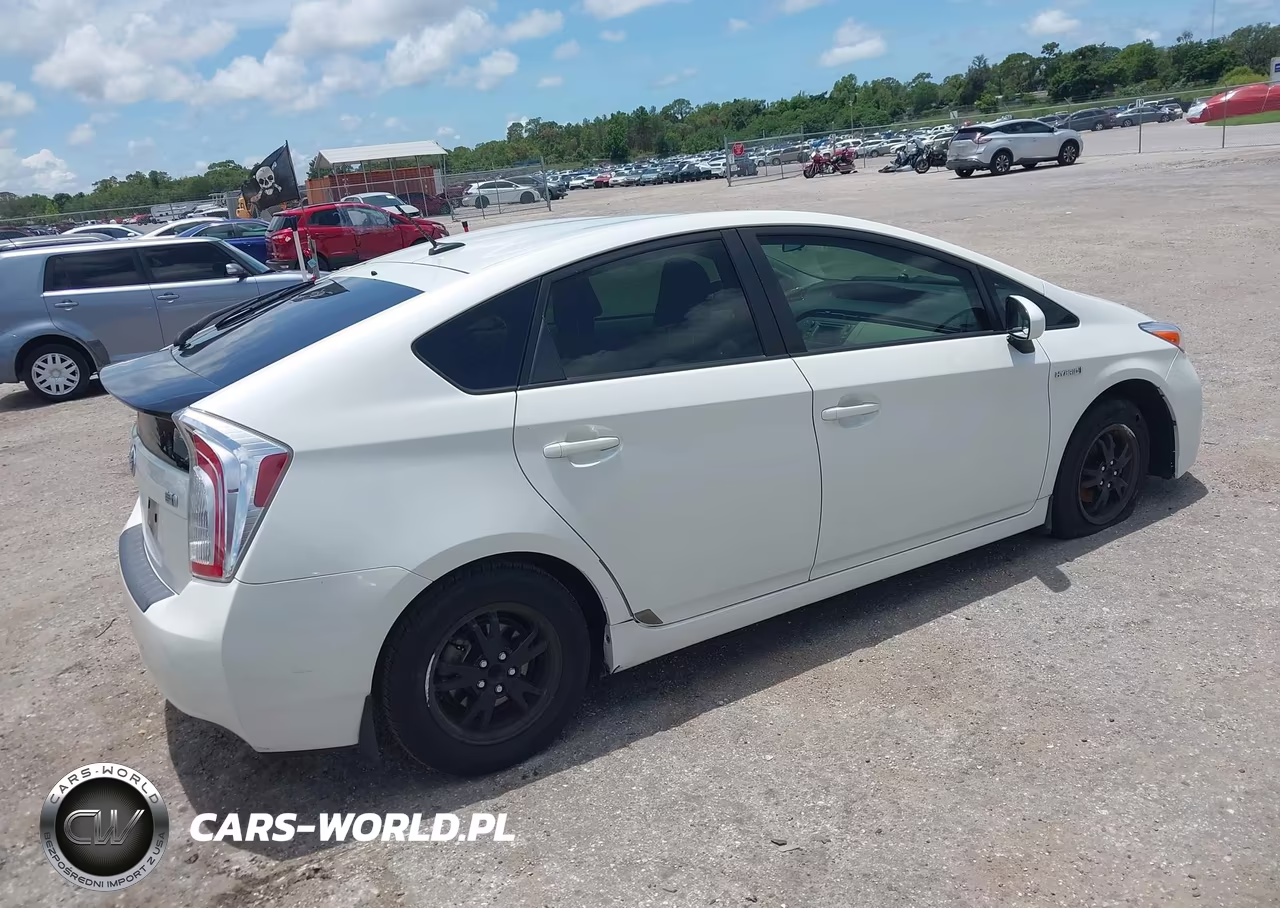 2014 Toyota Prius Three VIN:JTDKN3DUXE1754646 - 4