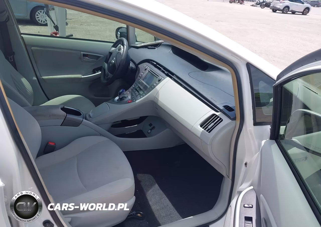 2014 Toyota Prius Three VIN:JTDKN3DUXE1754646 - 5