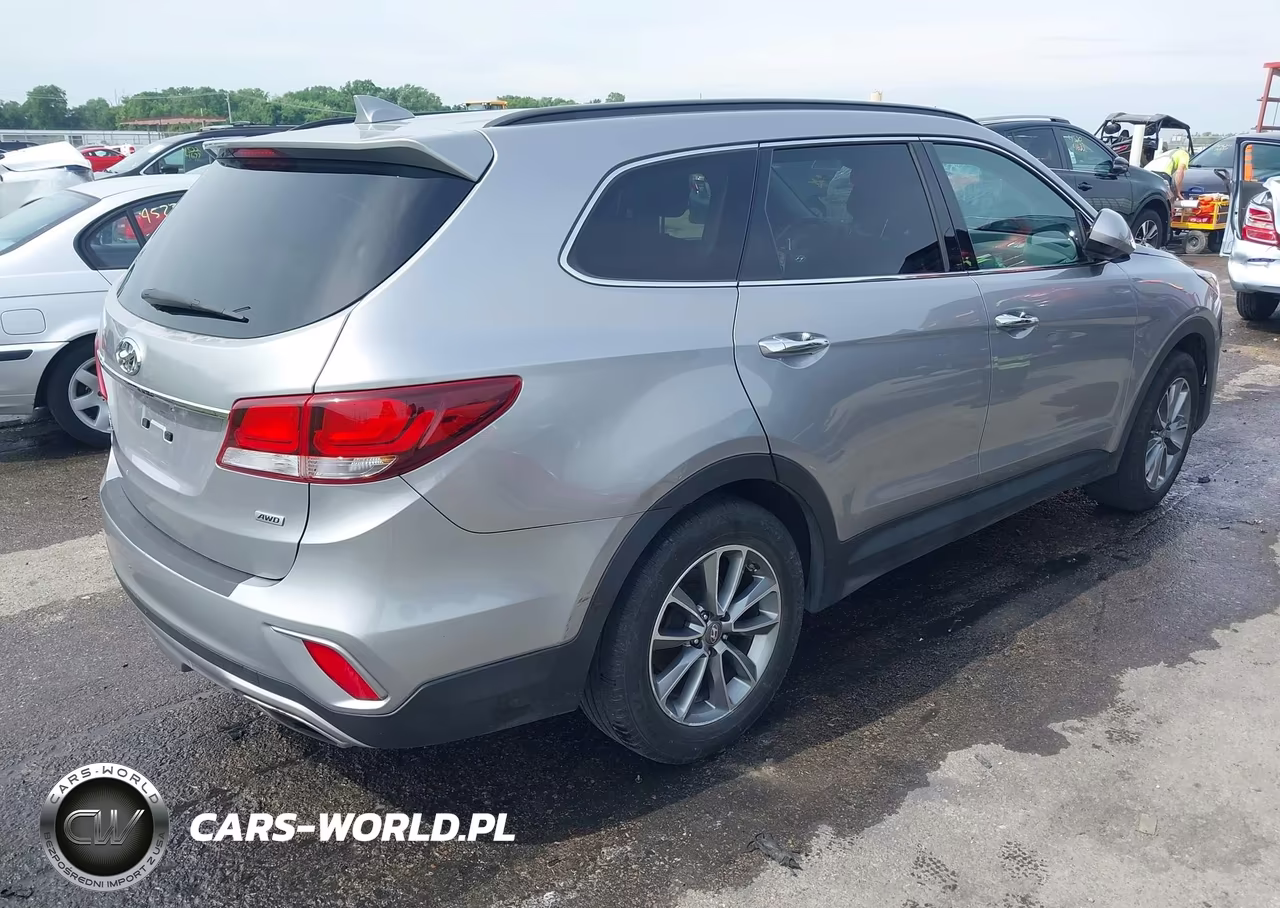 2017 Hyundai Santa Fe Se VIN:KM8SMDHF5HU255448 - 4
