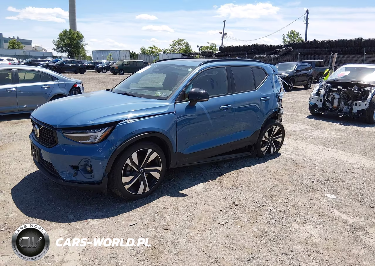 2023 Volvo Xc40 B5 Plus Dark Theme VIN:YV4L12UW6P2989907 - 2