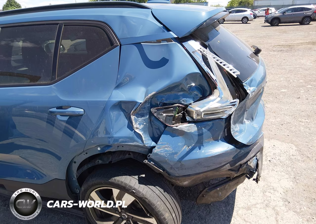2023 Volvo Xc40 B5 Plus Dark Theme VIN:YV4L12UW6P2989907 - 6