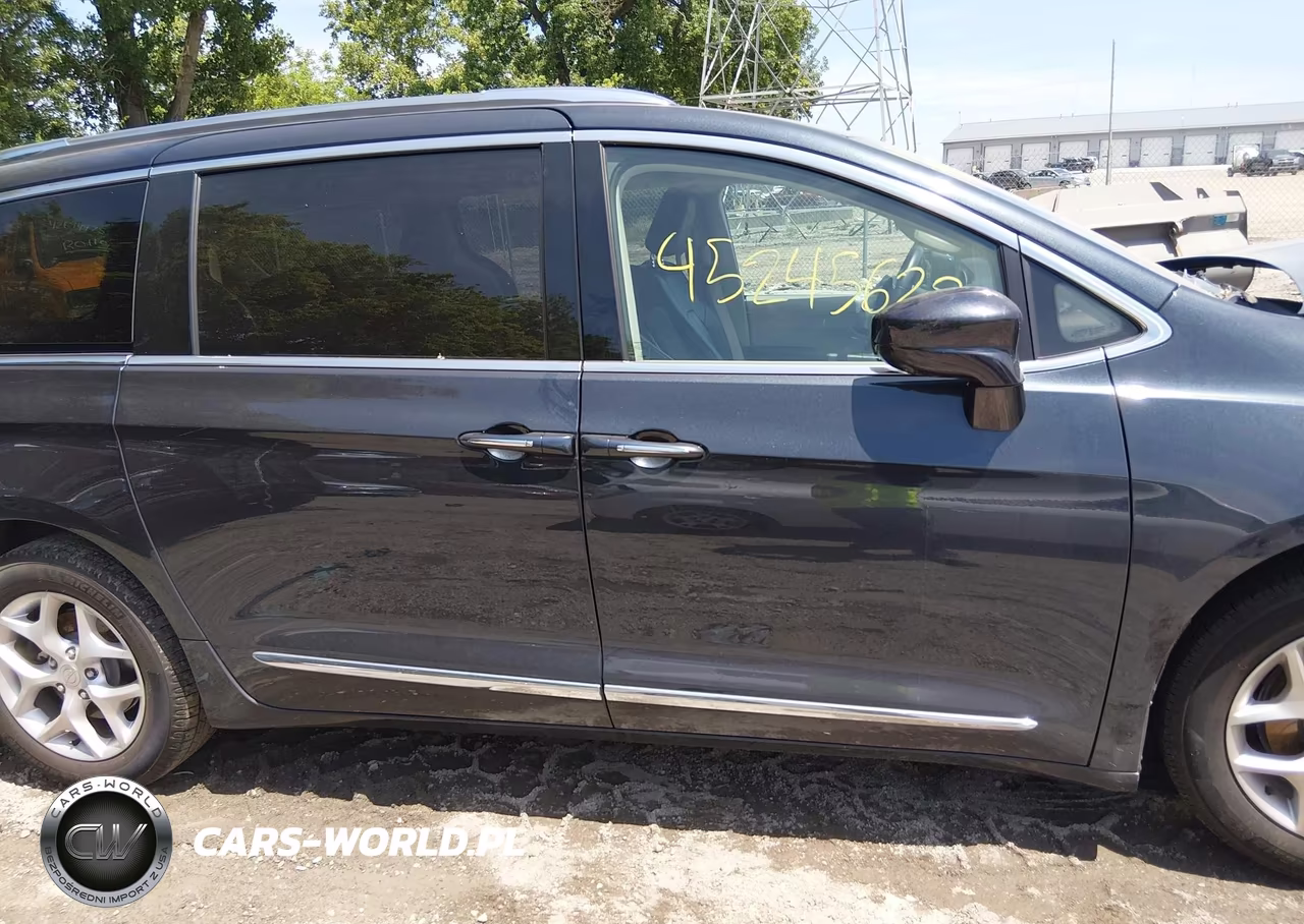2020 Chrysler Pacifica Touring L Plus VIN:2C4RC1EG4LR242049 - 13
