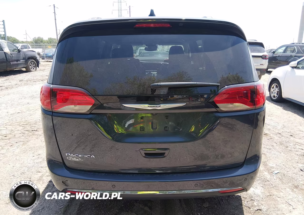 2020 Chrysler Pacifica Touring L Plus VIN:2C4RC1EG4LR242049 - 16