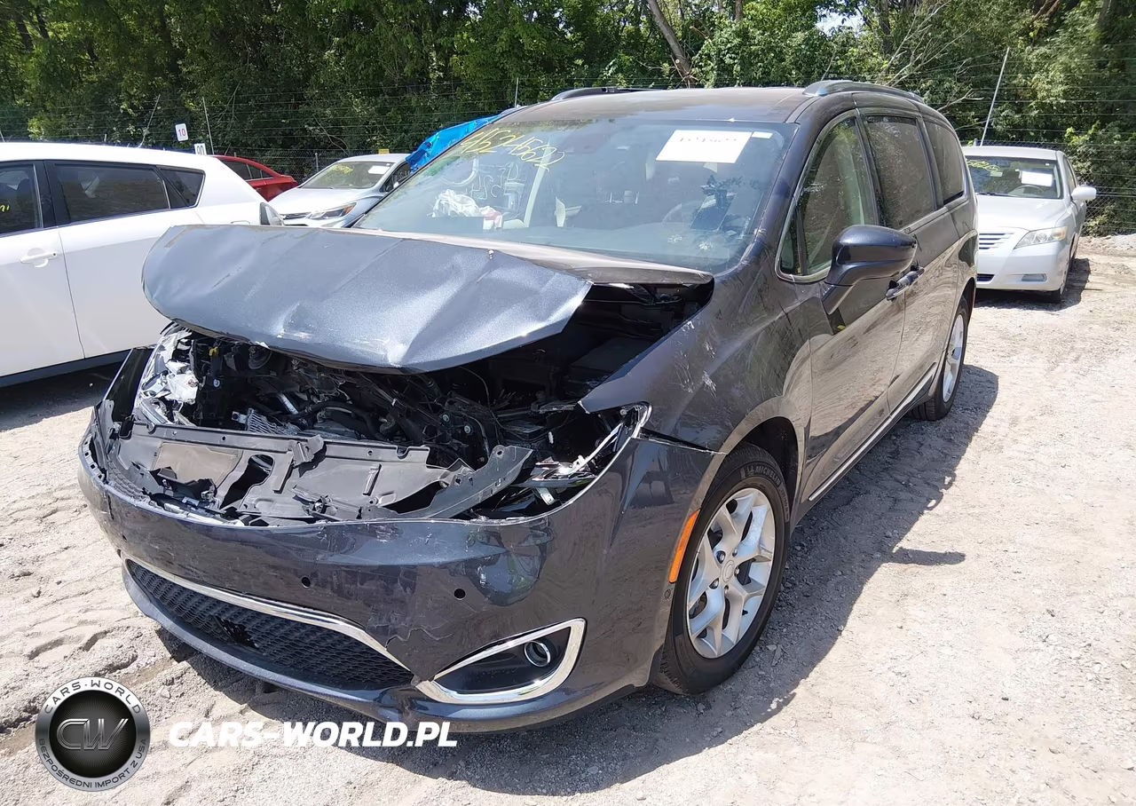 2020 Chrysler Pacifica Touring L Plus VIN:2C4RC1EG4LR242049 - 2