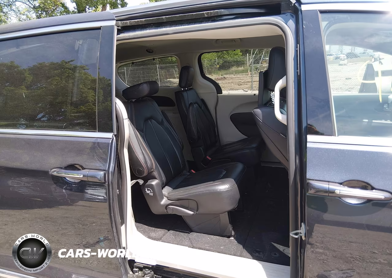 2020 Chrysler Pacifica Touring L Plus VIN:2C4RC1EG4LR242049 - 8