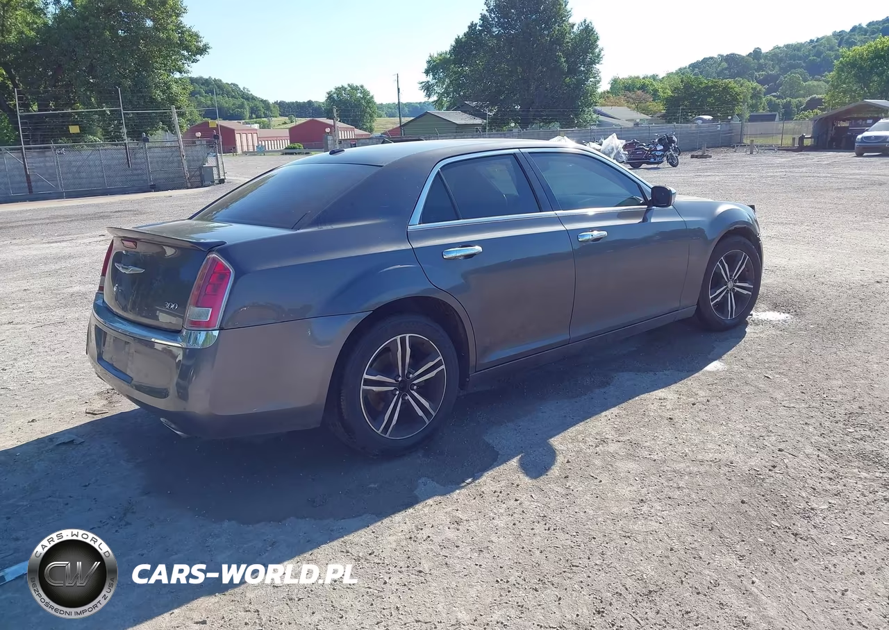2013 Chrysler 300 Motown VIN:2C3CCAAGXDH589294 - 4