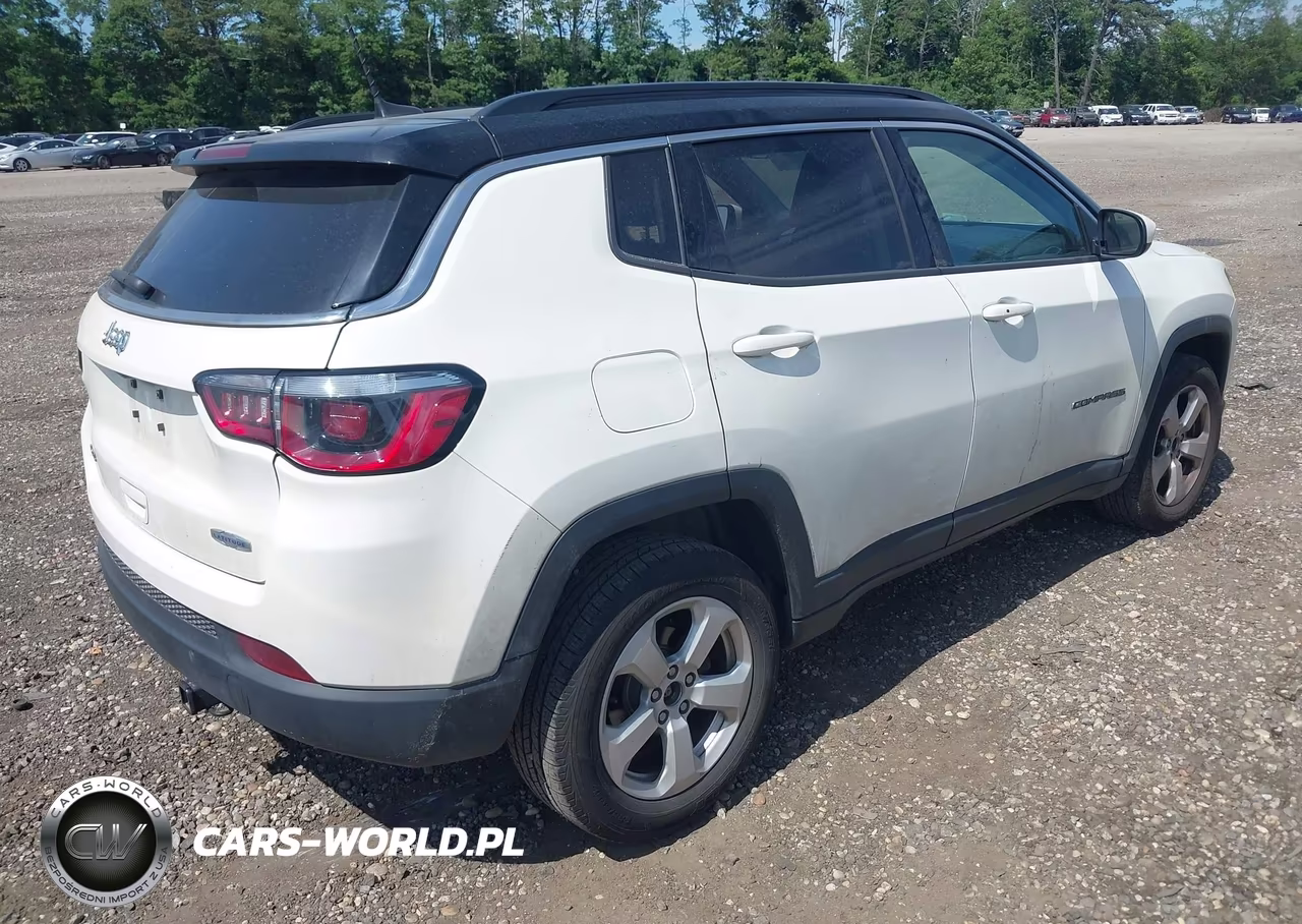 2019 Jeep Compass Latitude 4X4 VIN:3C4NJDBB9KT653456 - 4