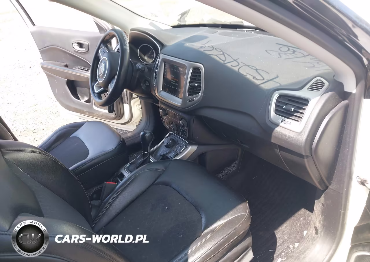 2019 Jeep Compass Latitude 4X4 VIN:3C4NJDBB9KT653456 - 5