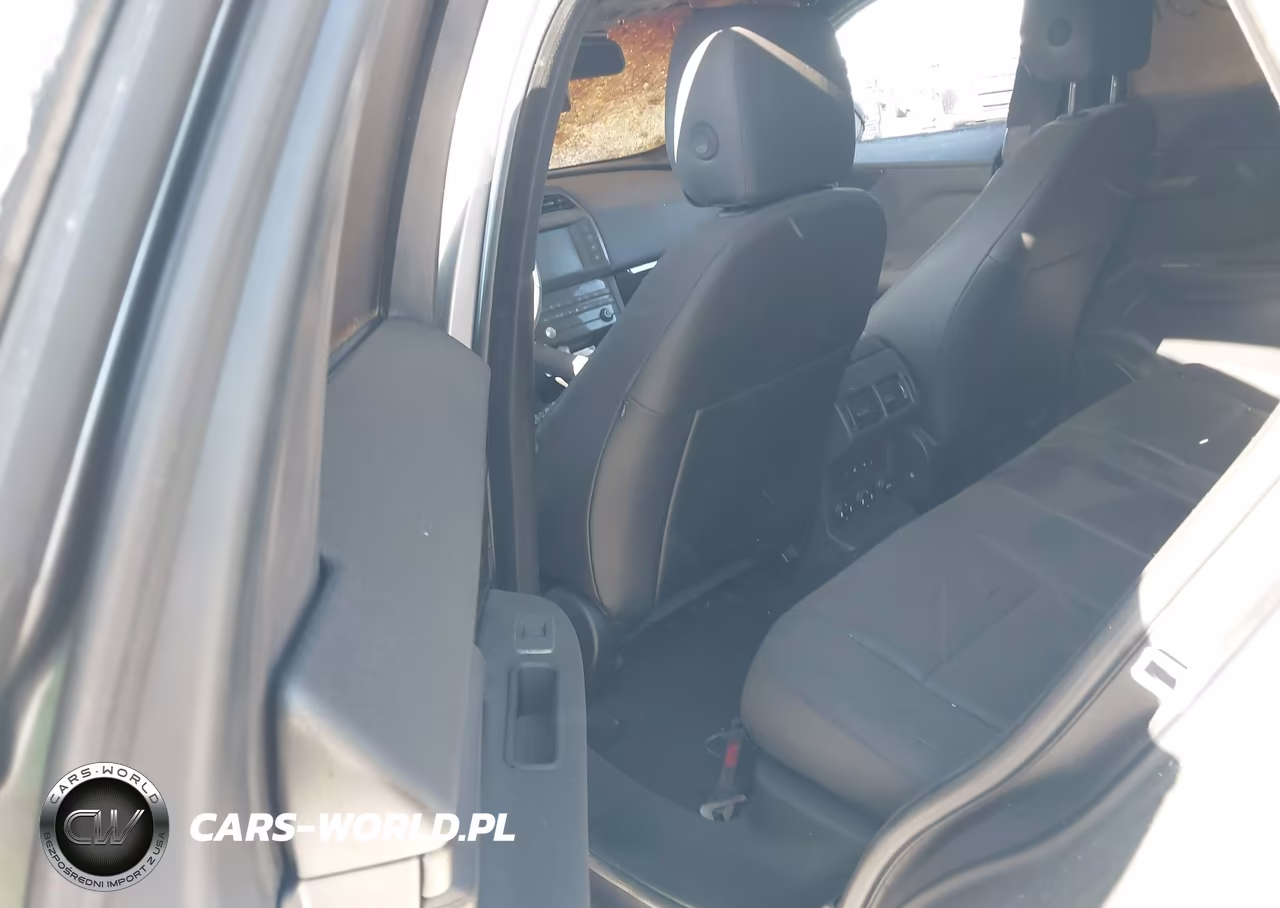 2018 Jaguar F-Pace 20D Premium VIN:SADCJ2FNXJA257790 - 8