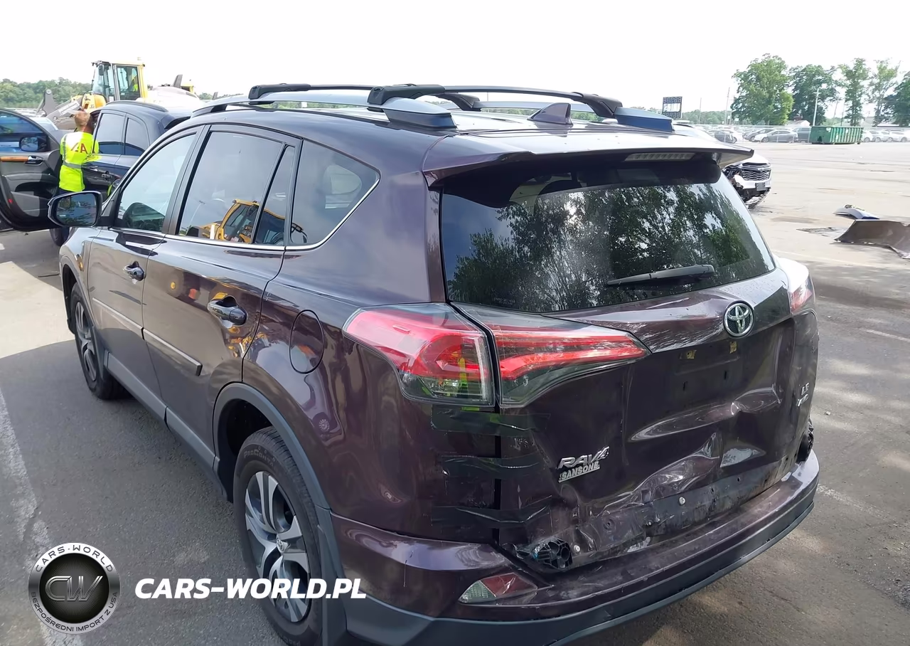2018 Toyota Rav4 Le VIN:2T3BFREV8JW802762 - 3