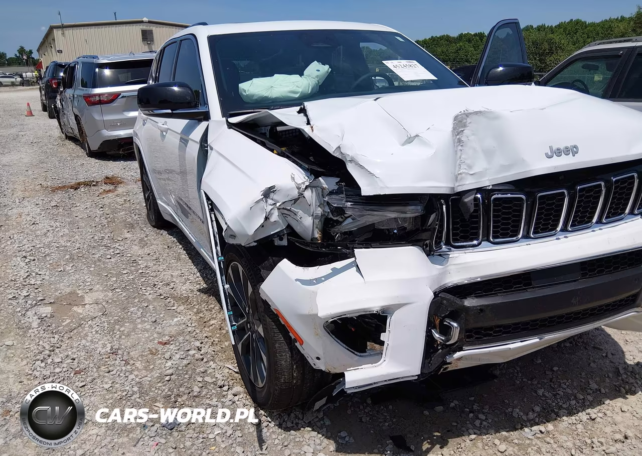 2025 Jeep Grand Cherokee Overland 4X4 VIN:1C4RJHDG7S8706641 - 12