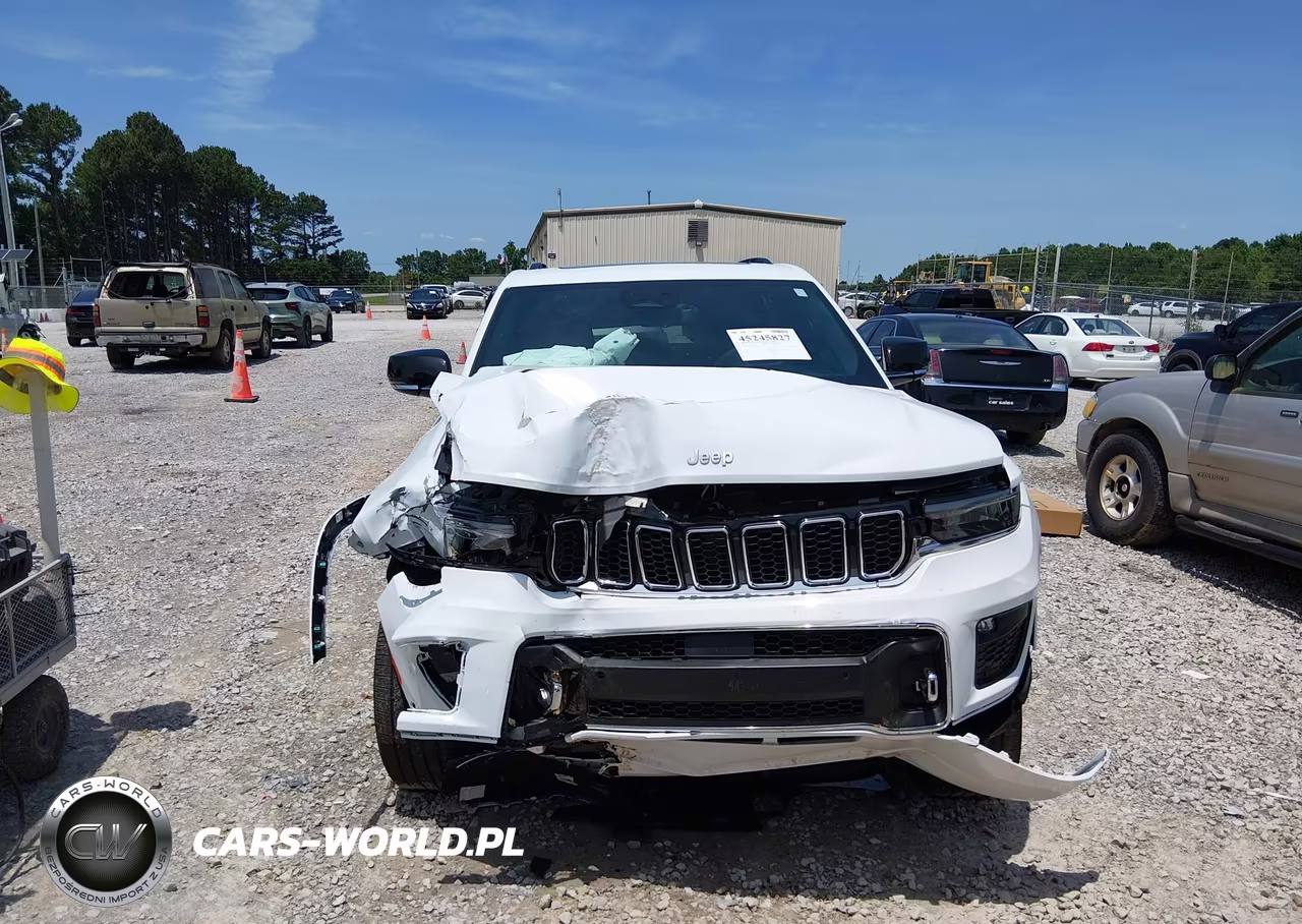 2025 Jeep Grand Cherokee Overland 4X4 VIN:1C4RJHDG7S8706641 - 13