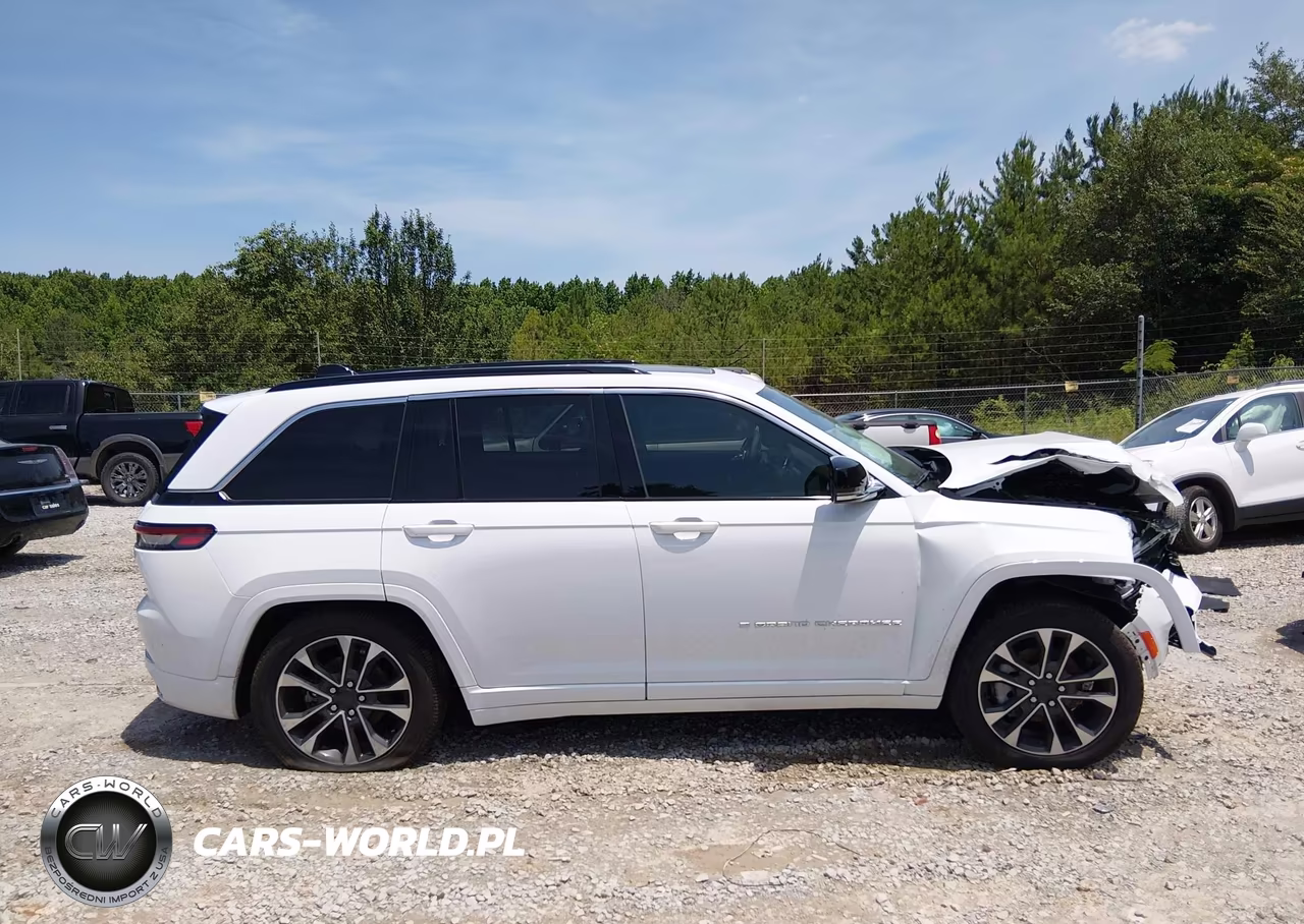 2025 Jeep Grand Cherokee Overland 4X4 VIN:1C4RJHDG7S8706641 - 14