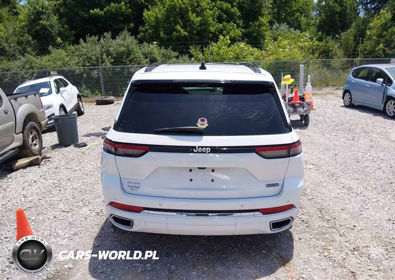 2025 Jeep Grand Cherokee Overland 4X4 VIN:1C4RJHDG7S8706641 - 17