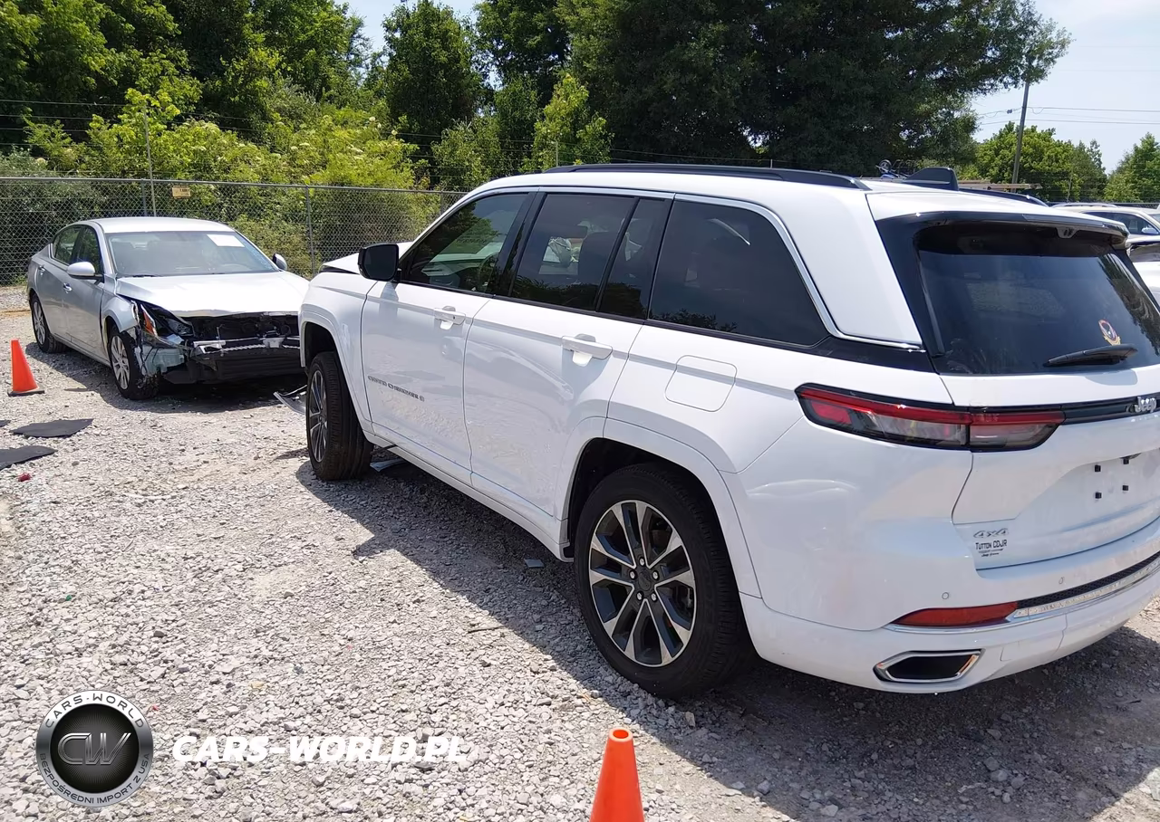 2025 Jeep Grand Cherokee Overland 4X4 VIN:1C4RJHDG7S8706641 - 3