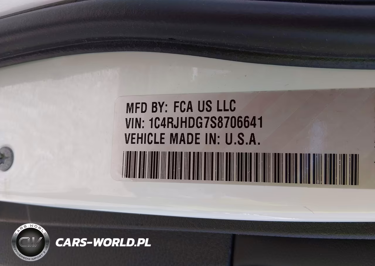 2025 Jeep Grand Cherokee Overland 4X4 VIN:1C4RJHDG7S8706641 - 9