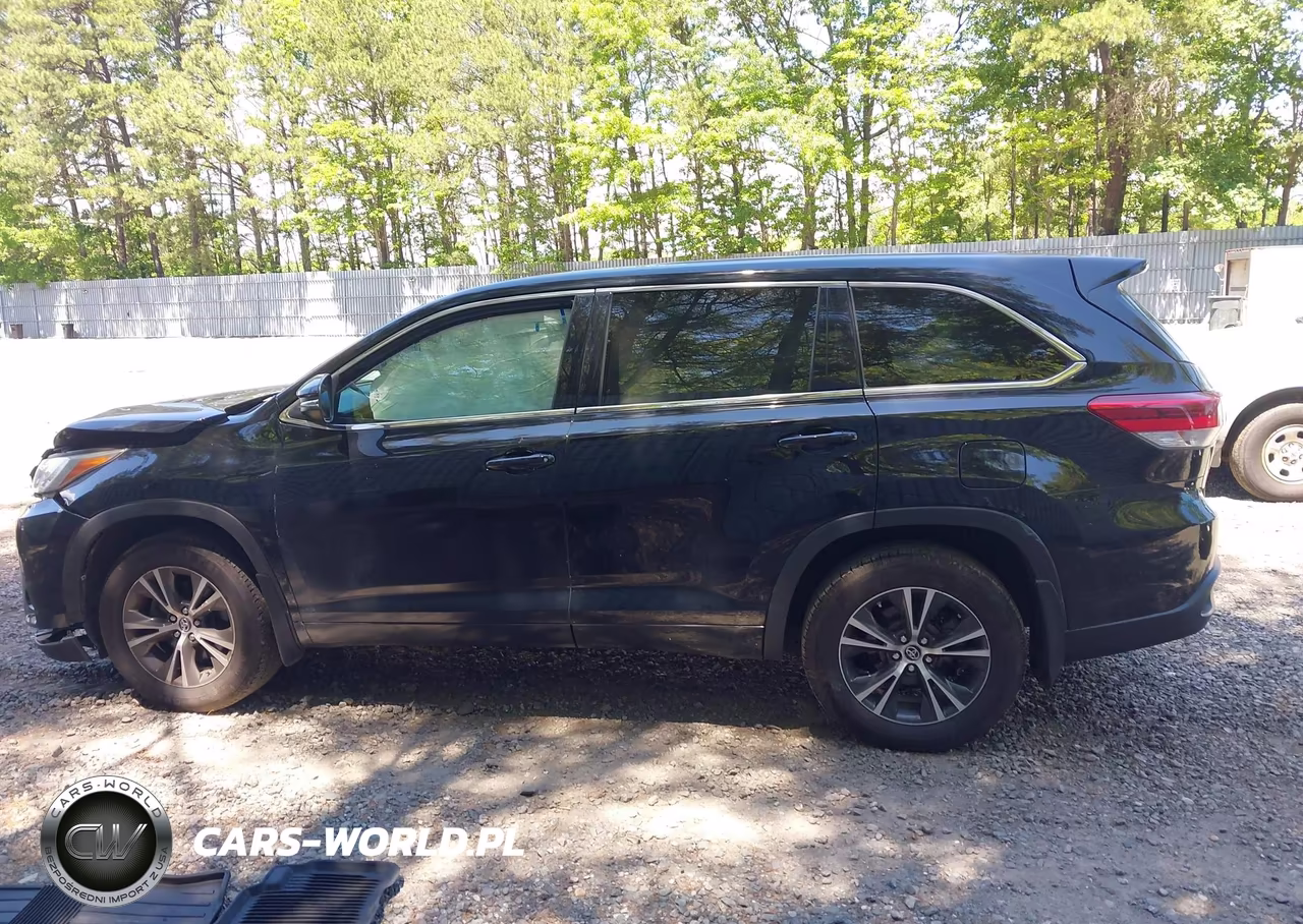 2018 Toyota Highlander Le VIN:5TDBZRFH5JS842590 - 14