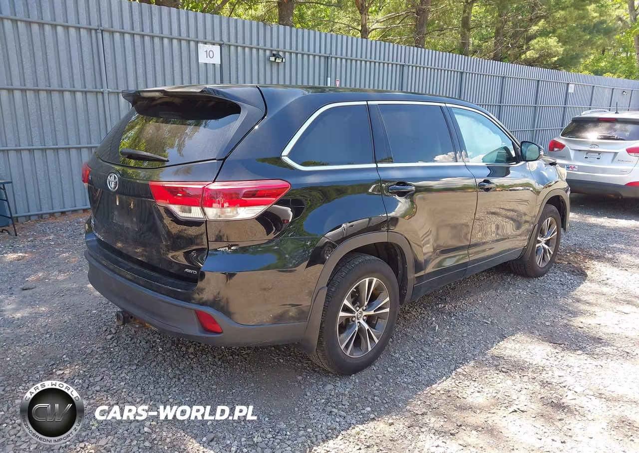 2018 Toyota Highlander Le VIN:5TDBZRFH5JS842590 - 4