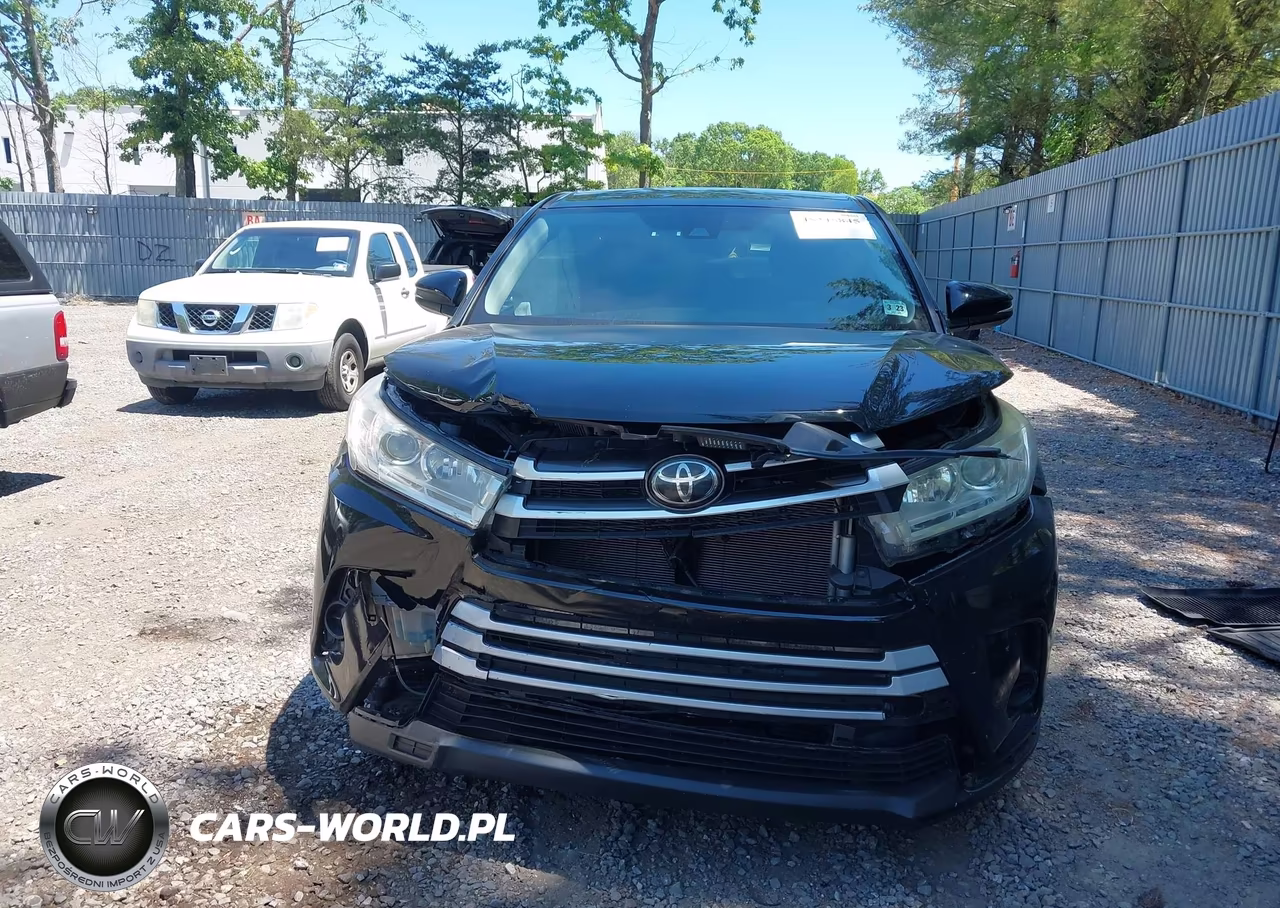 2018 Toyota Highlander Le VIN:5TDBZRFH5JS842590 - 6