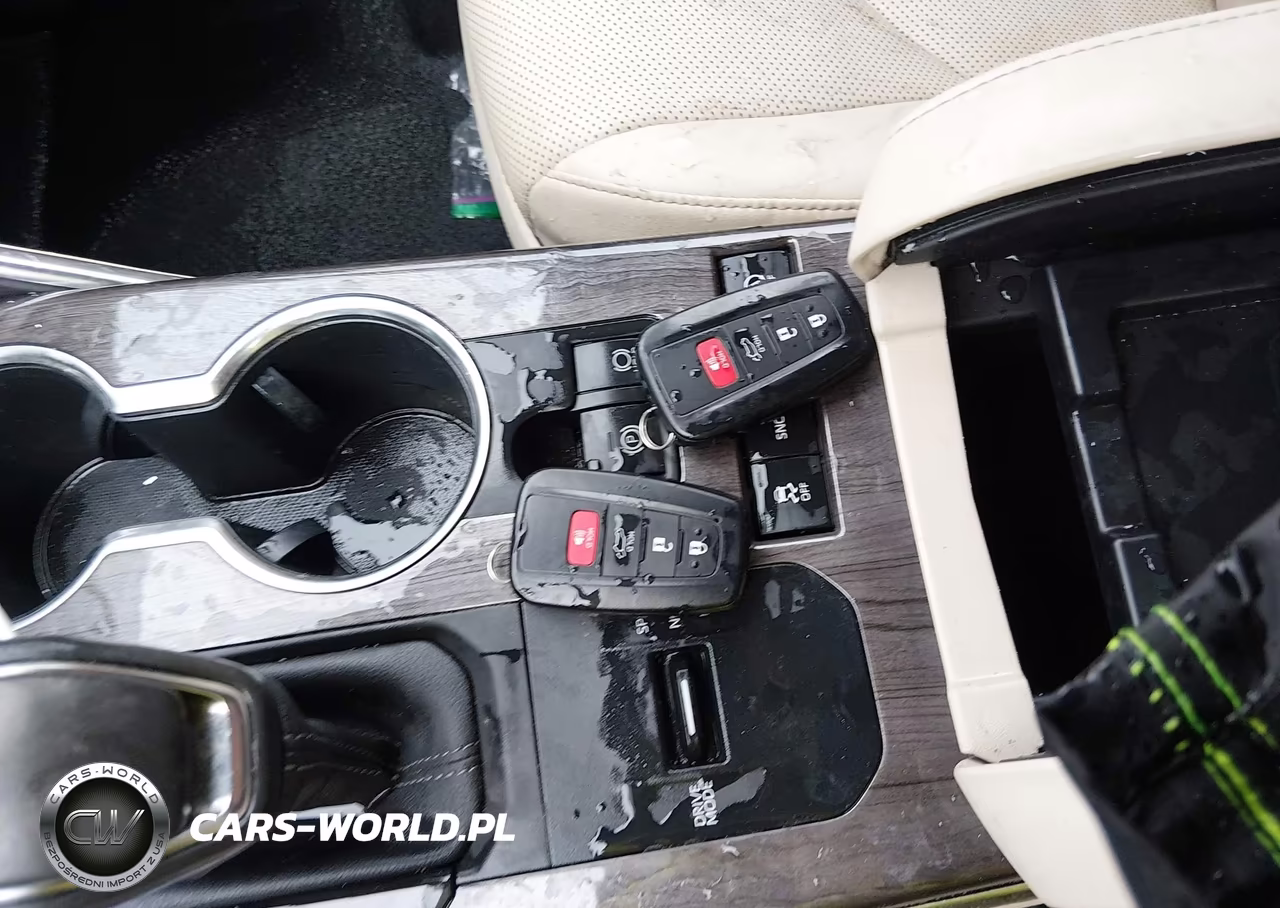 2022 Toyota Highlander Platinum VIN:5TDFZRAH5NS126240 - 11