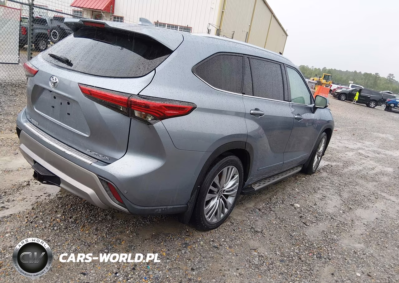 2022 Toyota Highlander Platinum VIN:5TDFZRAH5NS126240 - 4