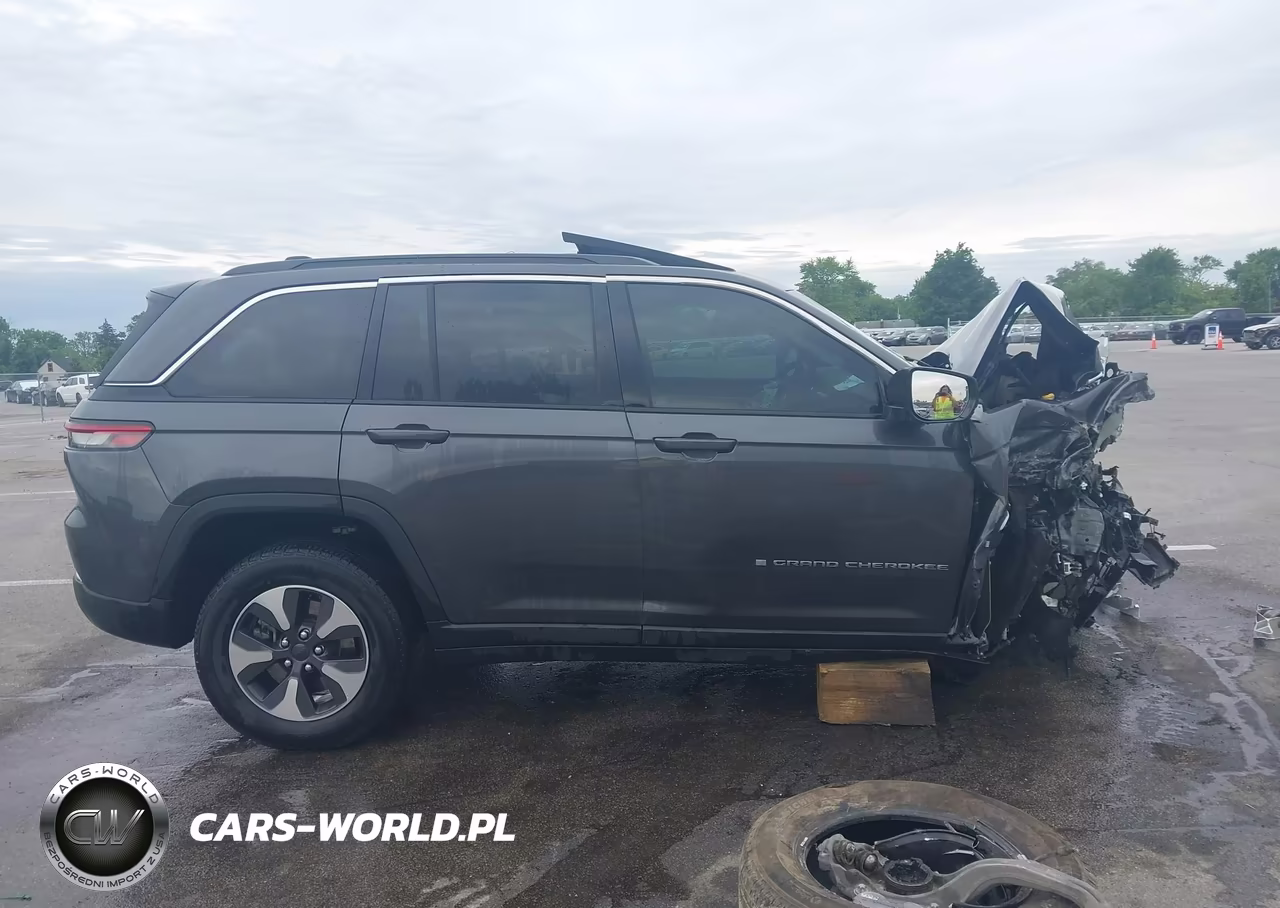 2025 Jeep Grand Cherokee 4Xe VIN:1C4RJYB67S8659766 - 13