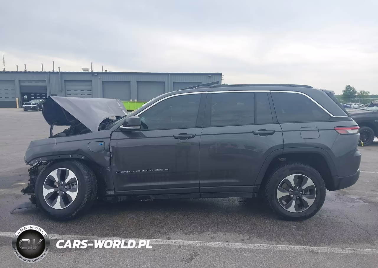 2025 Jeep Grand Cherokee 4Xe VIN:1C4RJYB67S8659766 - 14