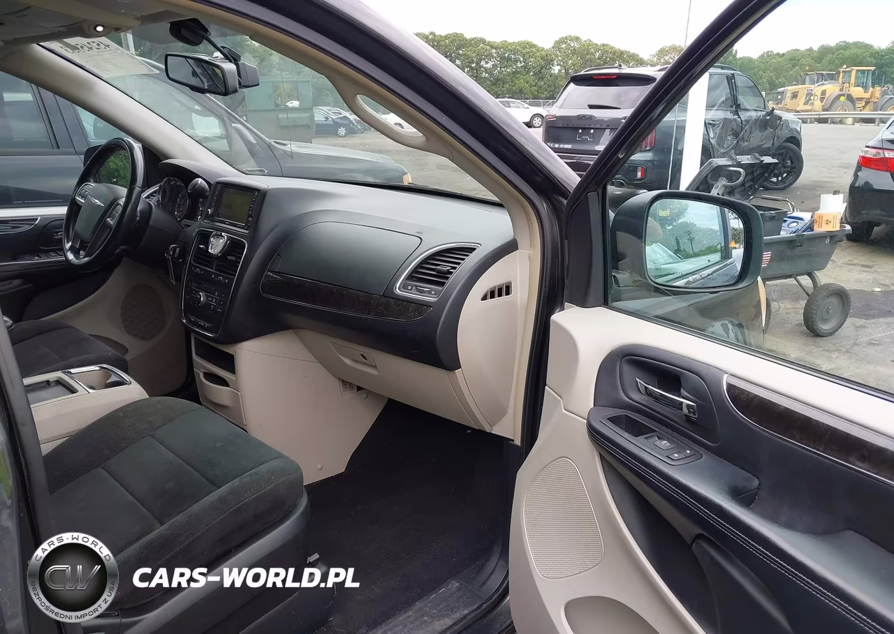 2011 Chrysler Town & Country Touring VIN:2A4RR5DGXBR759937 - 5