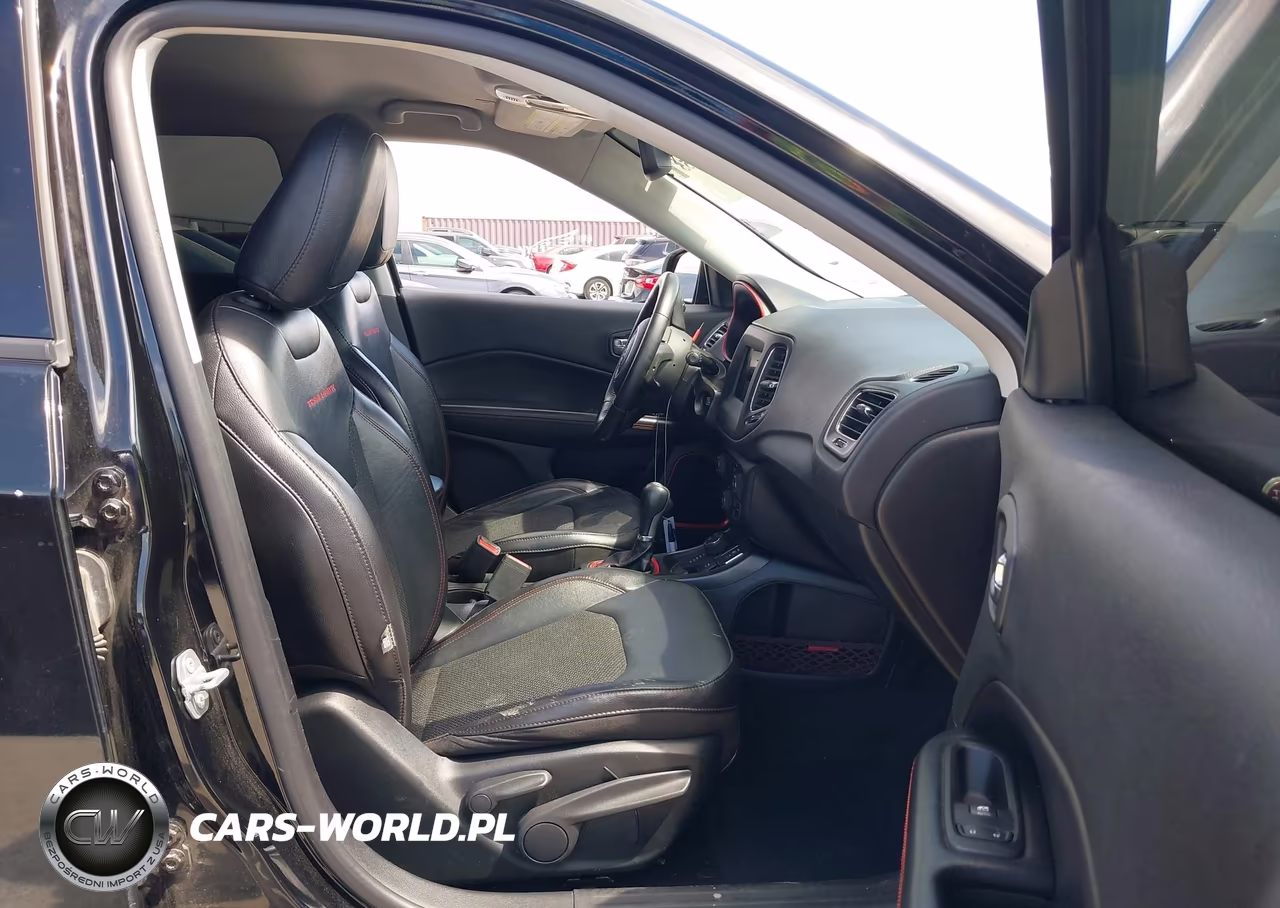 2019 Jeep Compass Trailhawk 4X4 VIN:3C4NJDDB2KT748115 - 5