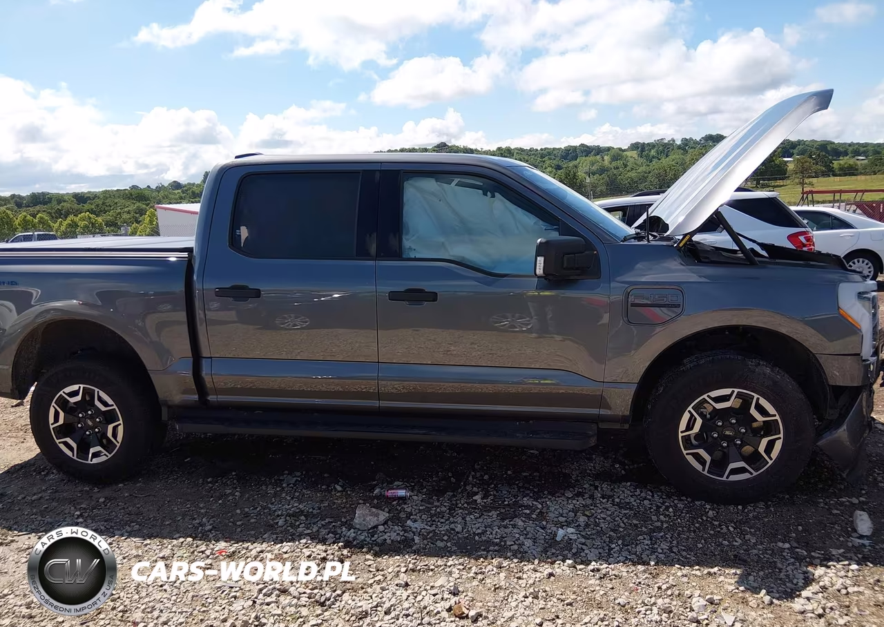 2023 Ford F-150 Lightning Xlt VIN:1FTVW1EL5PWG61107 - 13