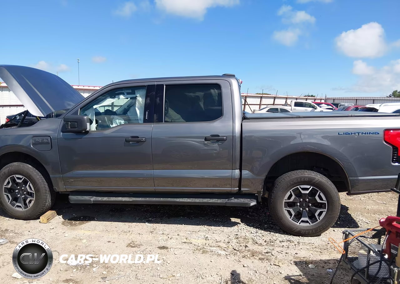 2023 Ford F-150 Lightning Xlt VIN:1FTVW1EL5PWG61107 - 14