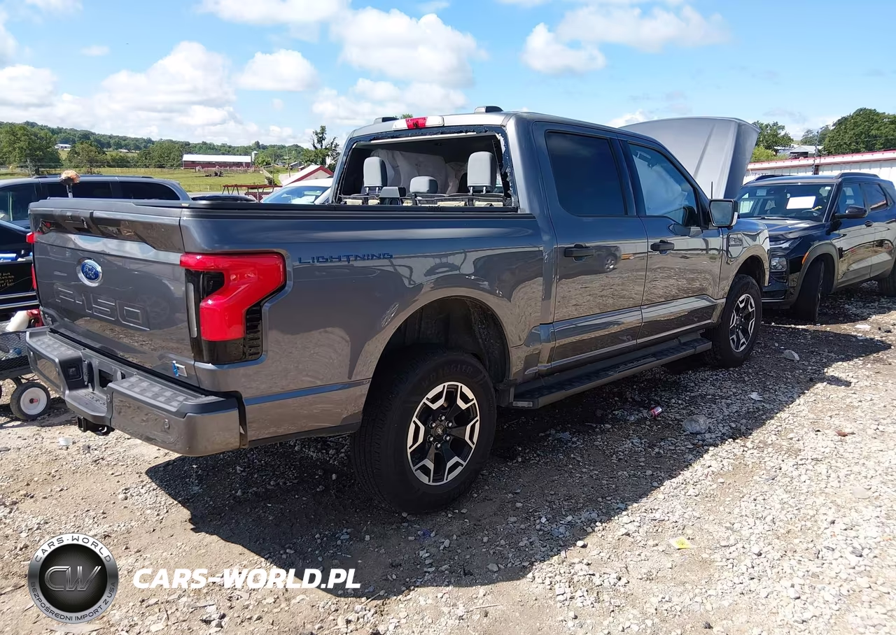 2023 Ford F-150 Lightning Xlt VIN:1FTVW1EL5PWG61107 - 4