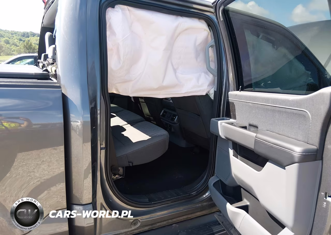 2023 Ford F-150 Lightning Xlt VIN:1FTVW1EL5PWG61107 - 8