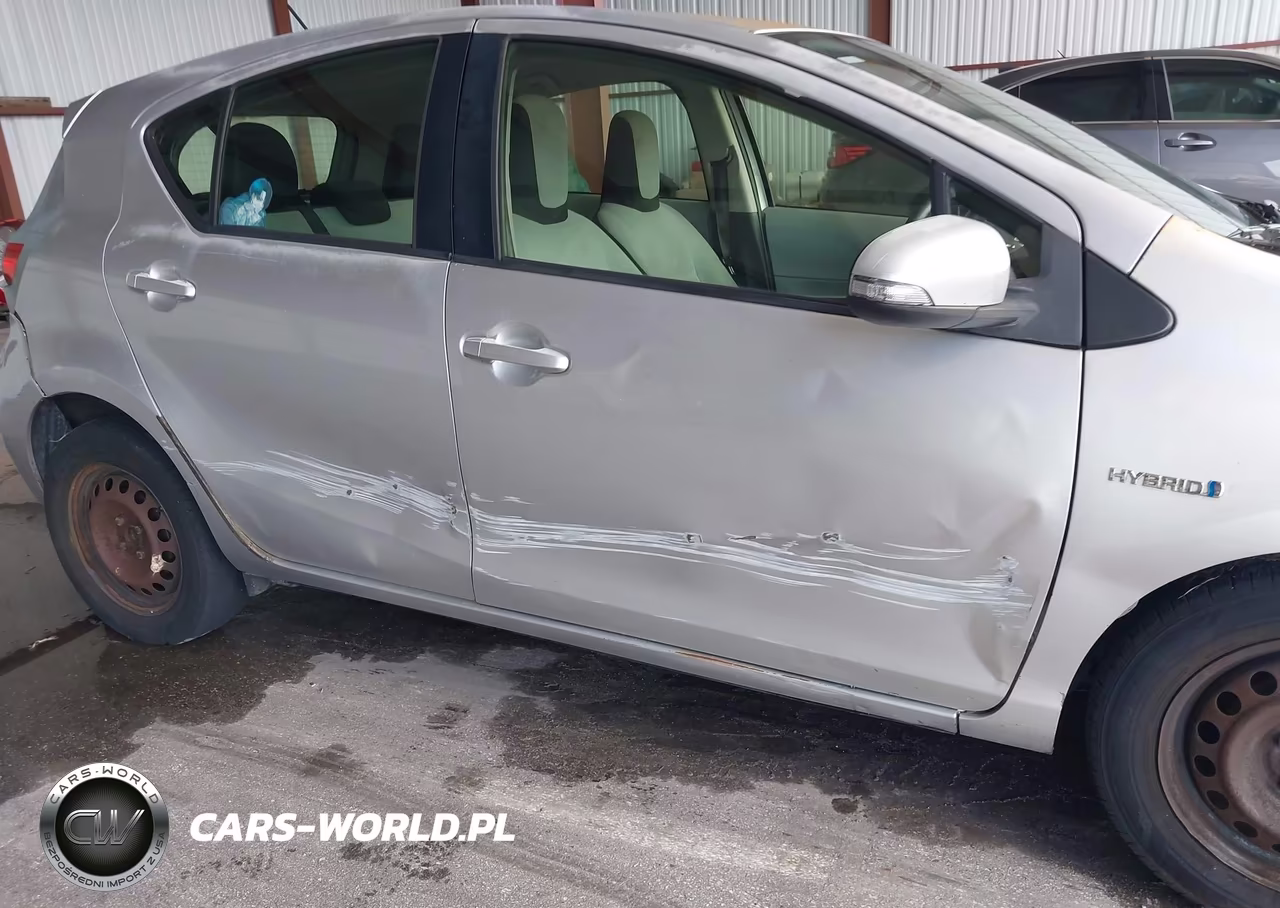 2012 Toyota Prius C One VIN:JTDKDTB37C1512004 - 12