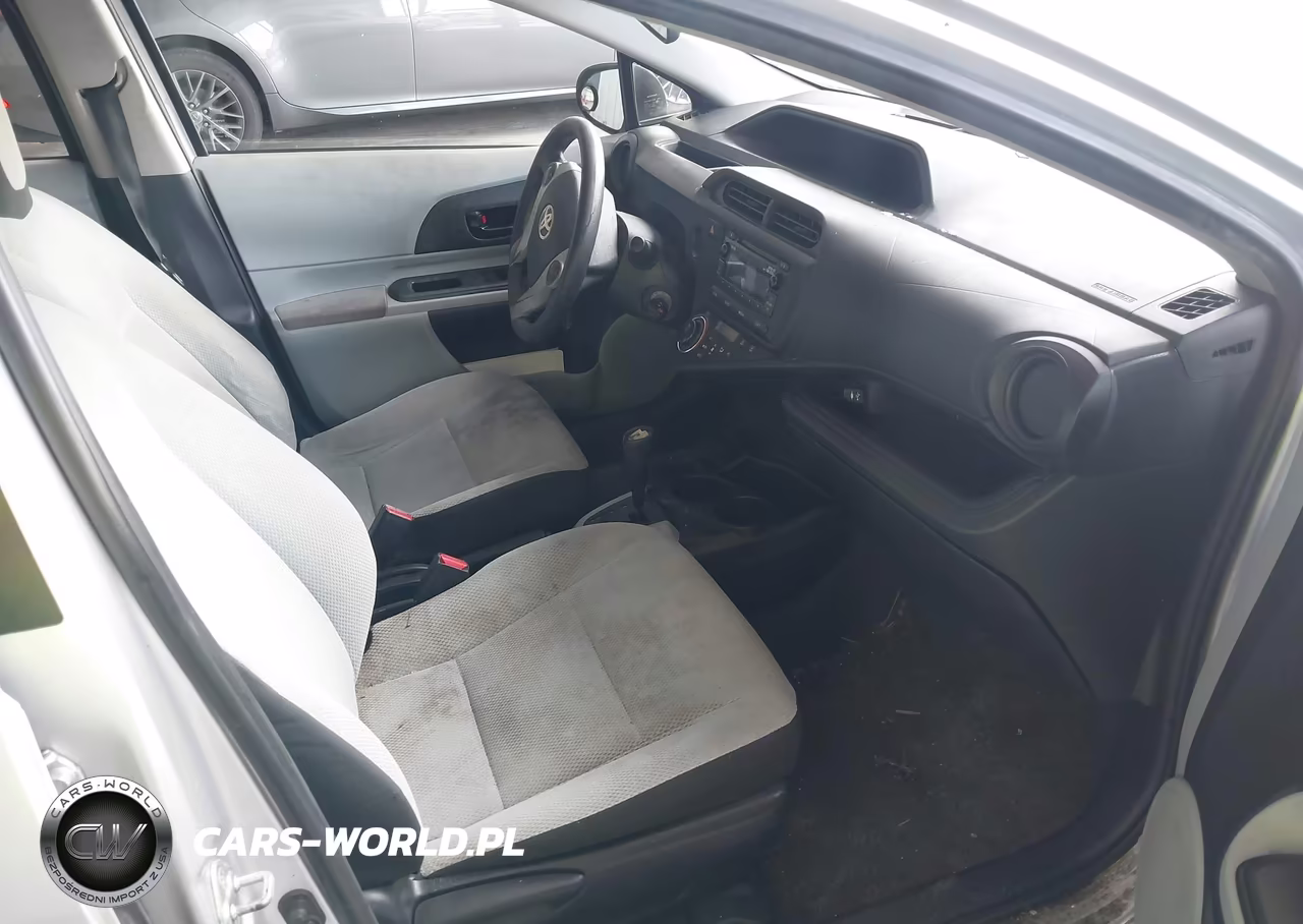 2012 Toyota Prius C One VIN:JTDKDTB37C1512004 - 5